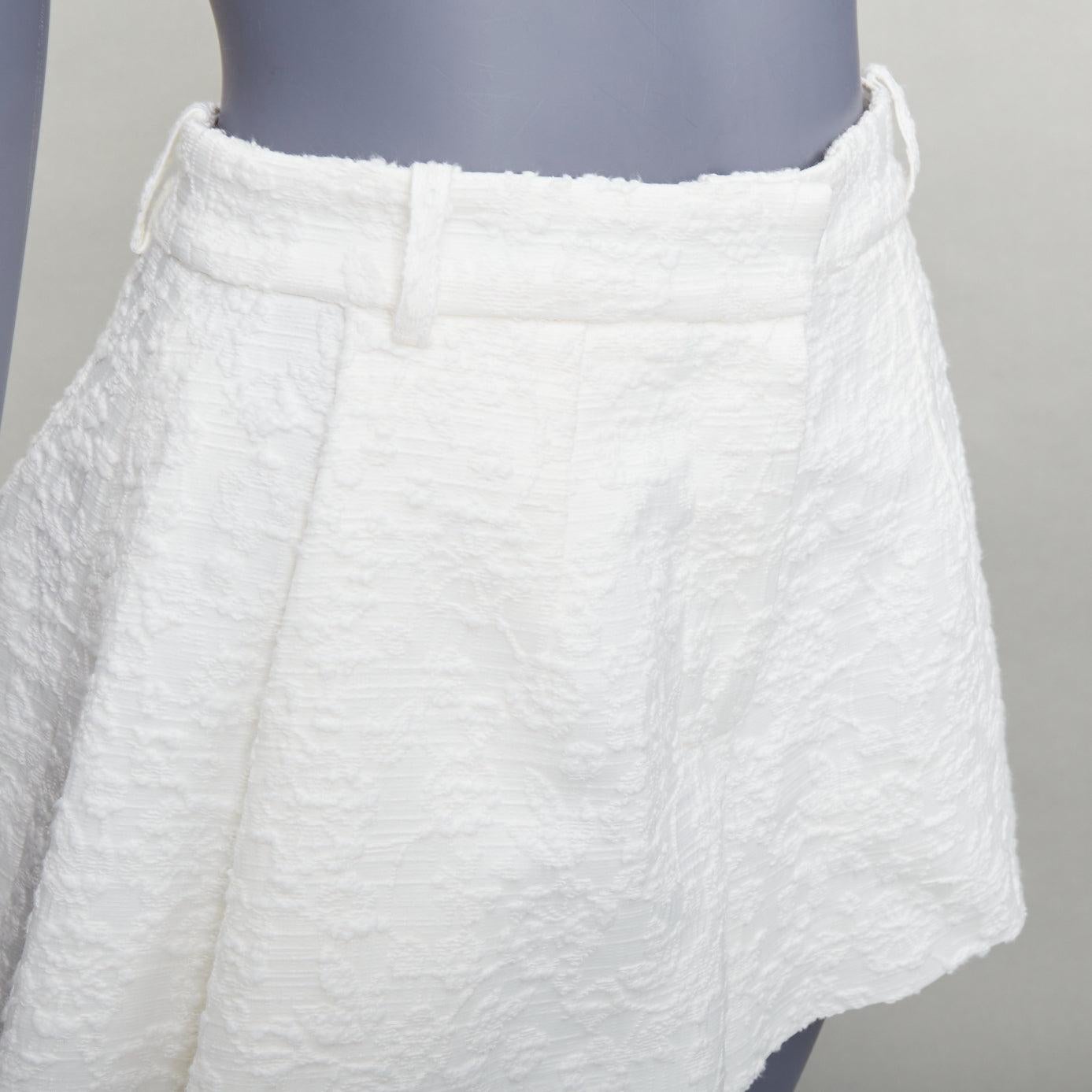 THE MANNEI Pantalones cortos acampanados de cintura alta en algodón jacquard floral crema IT36 XXS
Referencia: AAWC/A01484
Marca: El Mannei
Material: Algodón, mezcla
Color: crema
Patrón: Floral
Cierre: Bragueta con cremallera
Forro: Tejido