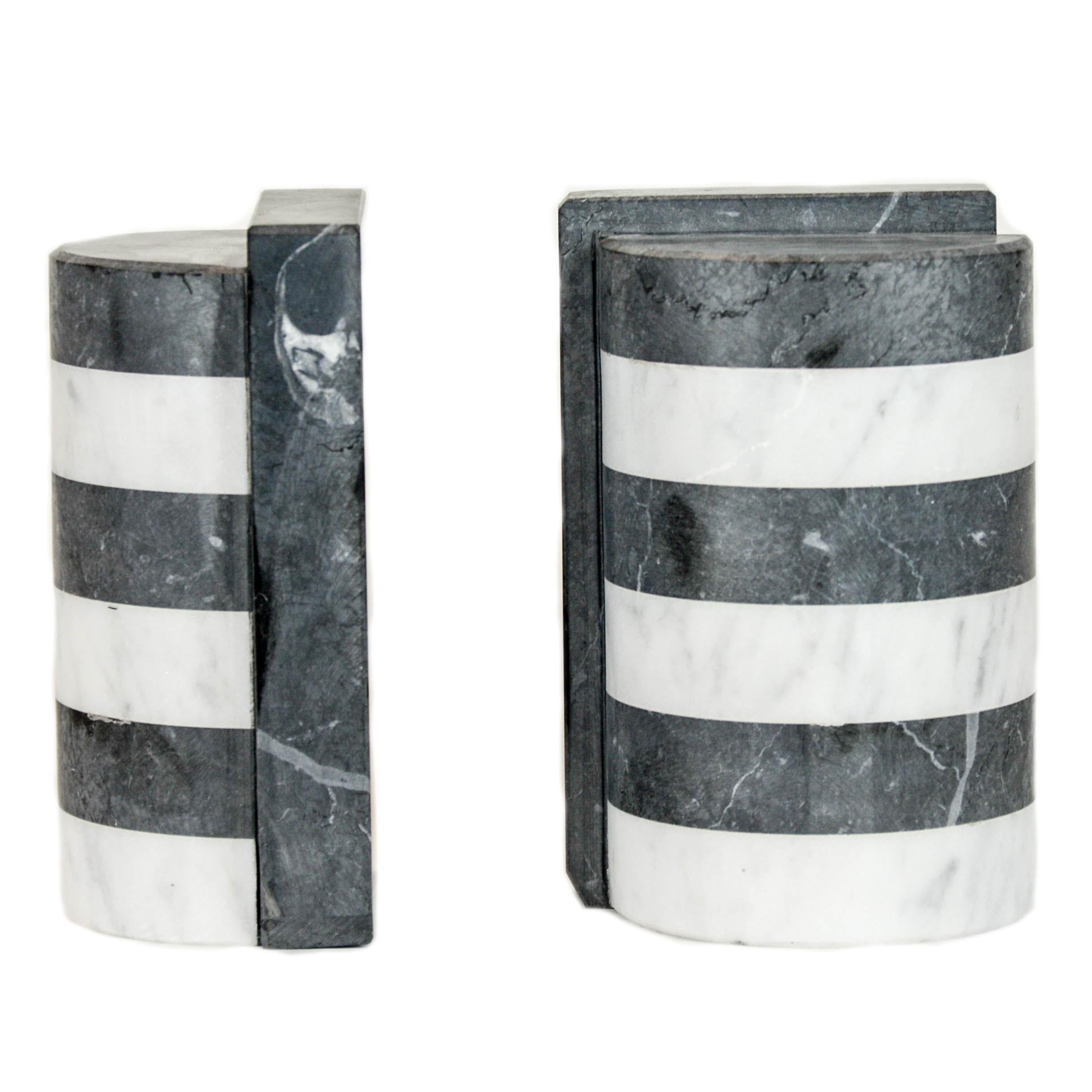 The Marble House Bookends in Black and White Carrara, Handmade in Italy (Italienisch)