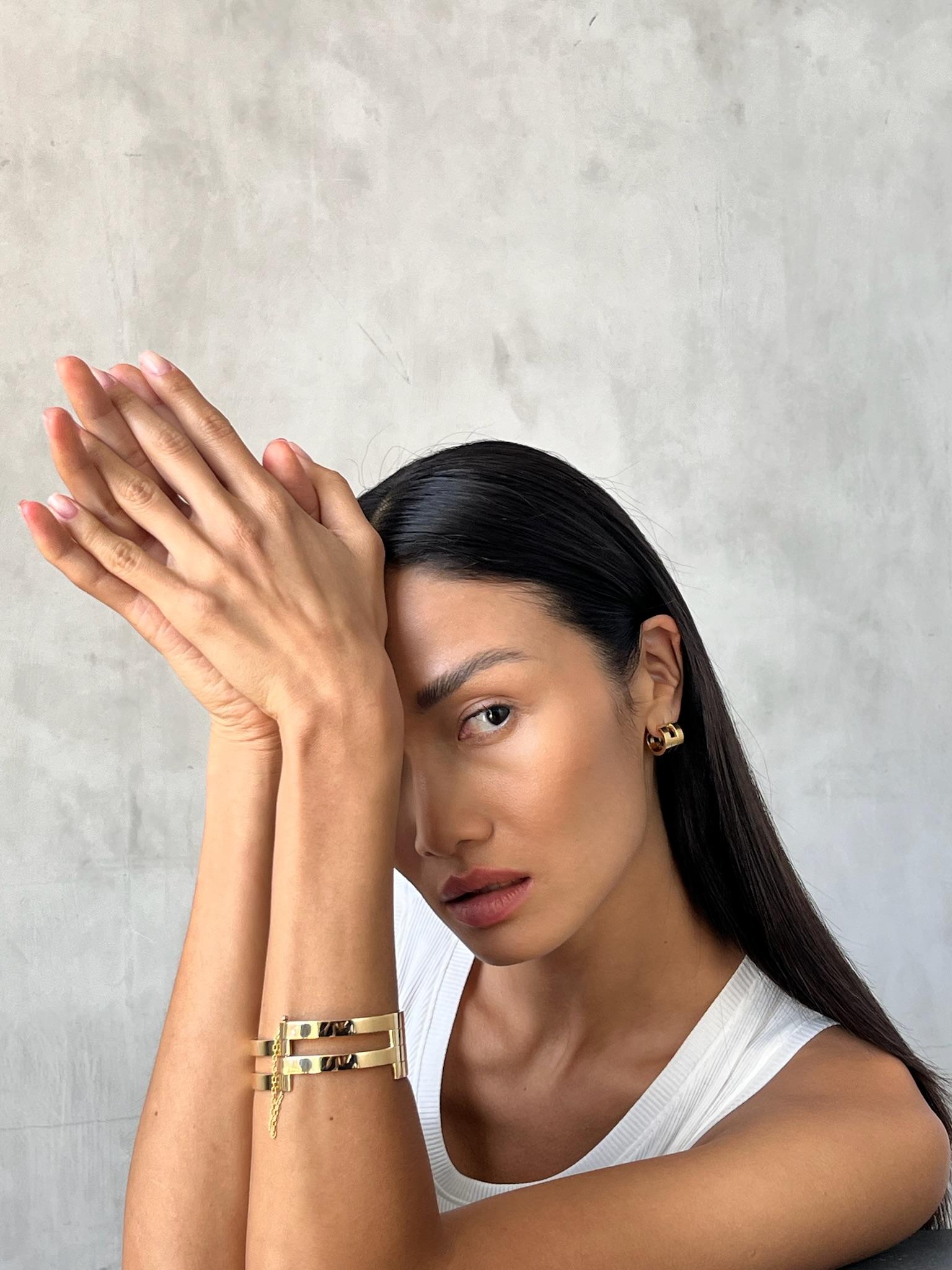 18k Solid Yellow Gold Chunky Hoop Earrings In New Condition In Los Angeles, CA