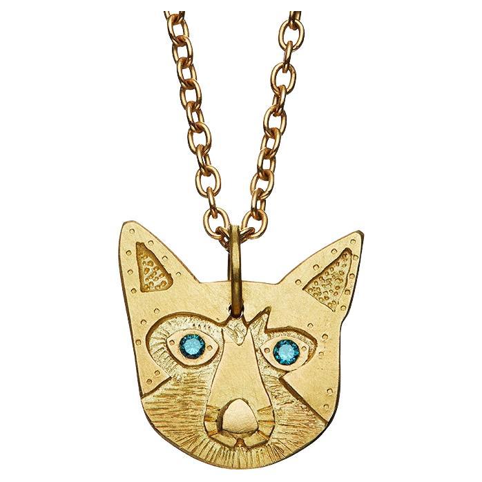 La Matilda Pendentif amulette éthique chat oeils en or brossé 18 carats et diamants bleus en vente
