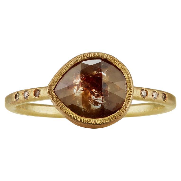 Ethischer Maya-Verlobungsring aus 18 Karat Fairmined-Gold und einem birnenförmigen Diamanten im Rosenschliff im Angebot