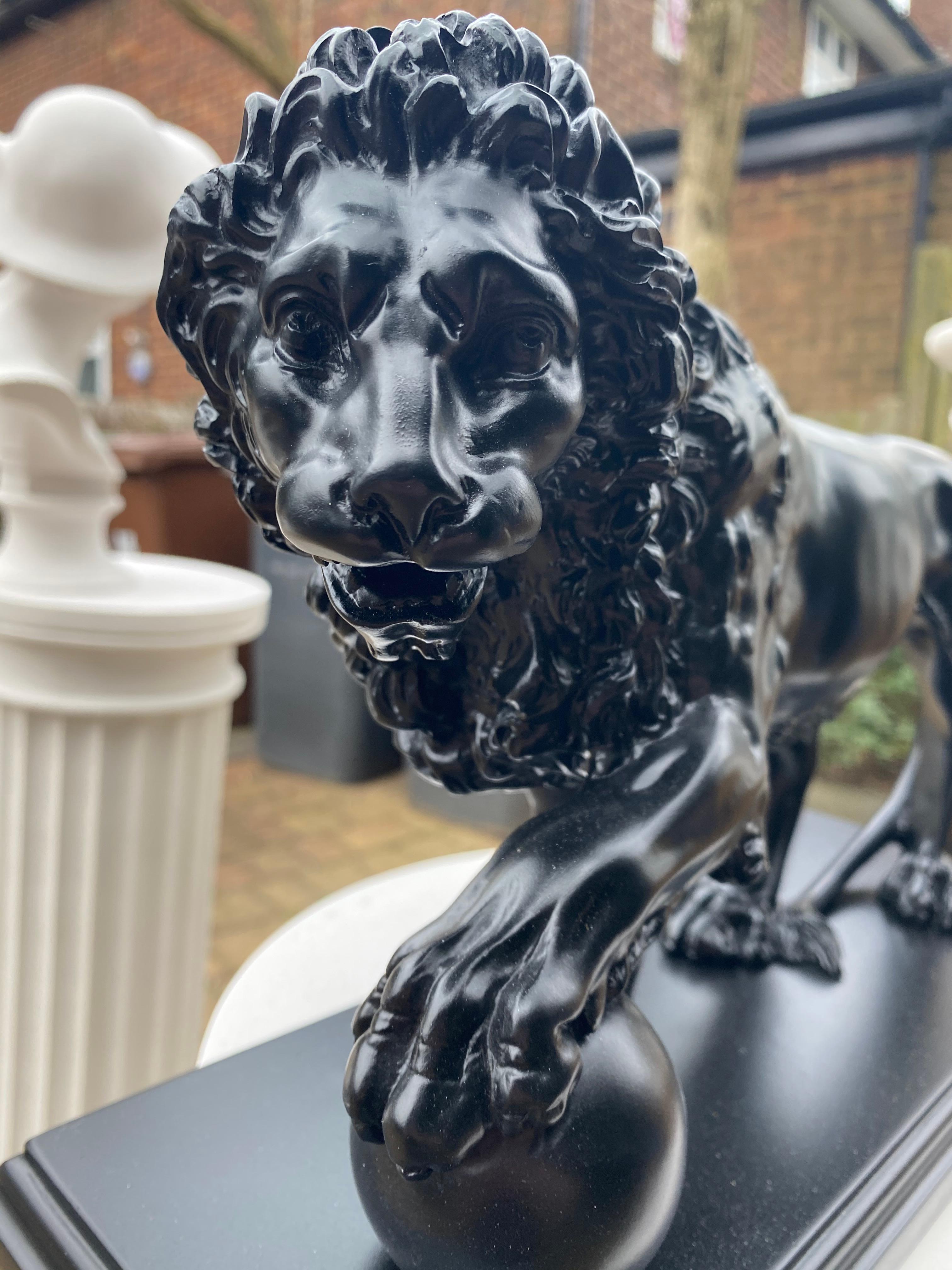 Los leones de Medici y Vacca - Pareja de esculturas de mármol del siglo XX en venta 6