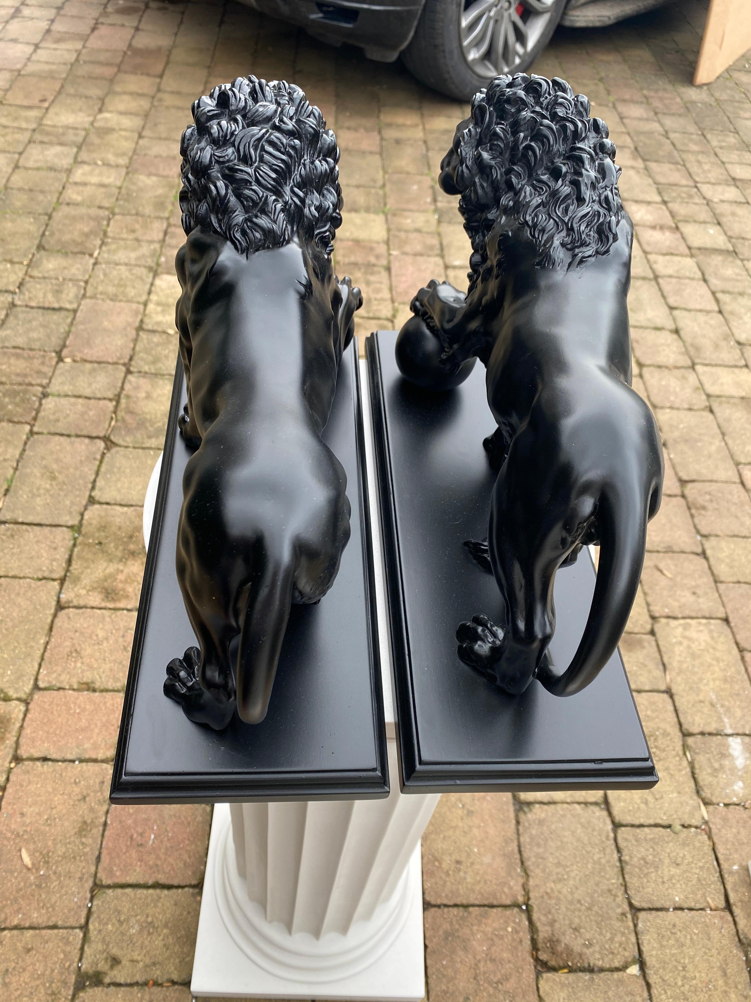 Los leones de Medici y Vacca - Pareja de esculturas de mármol del siglo XX en venta 2