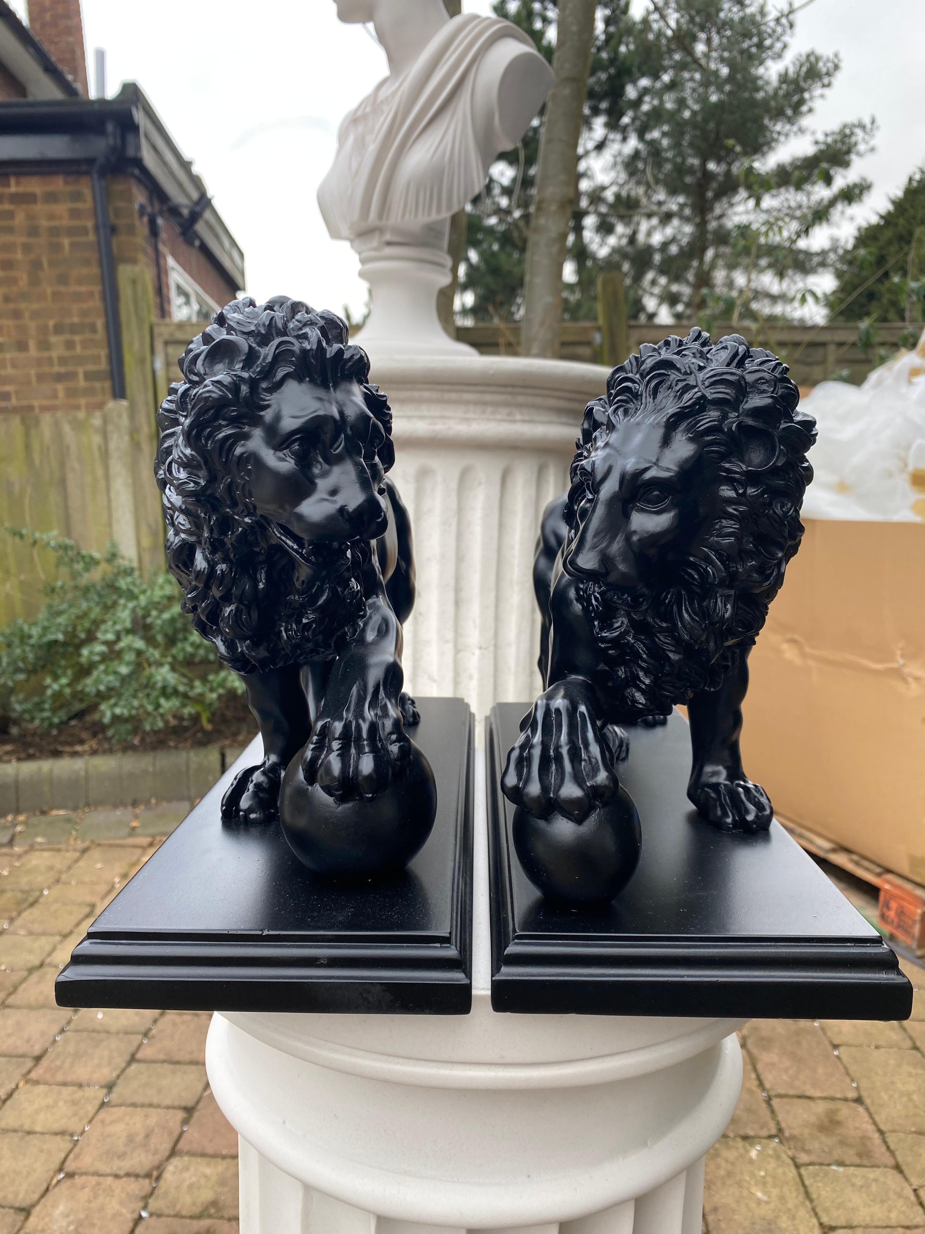 Los leones de Medici y Vacca - Pareja de esculturas de mármol del siglo XX en venta 3
