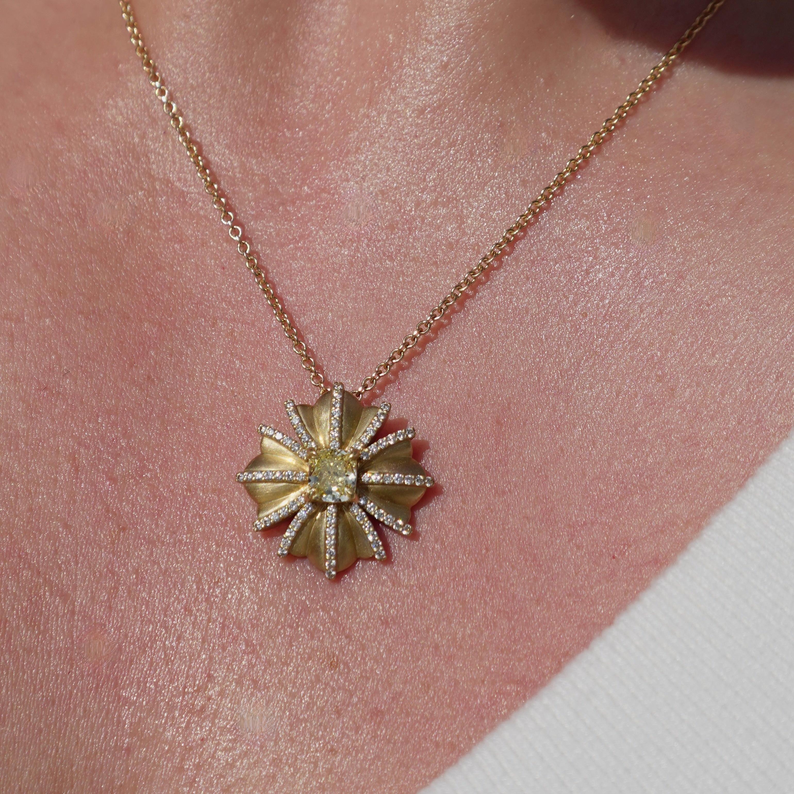 Women's Rare Colors - The Meelie Flower Diamond Pendant For Sale