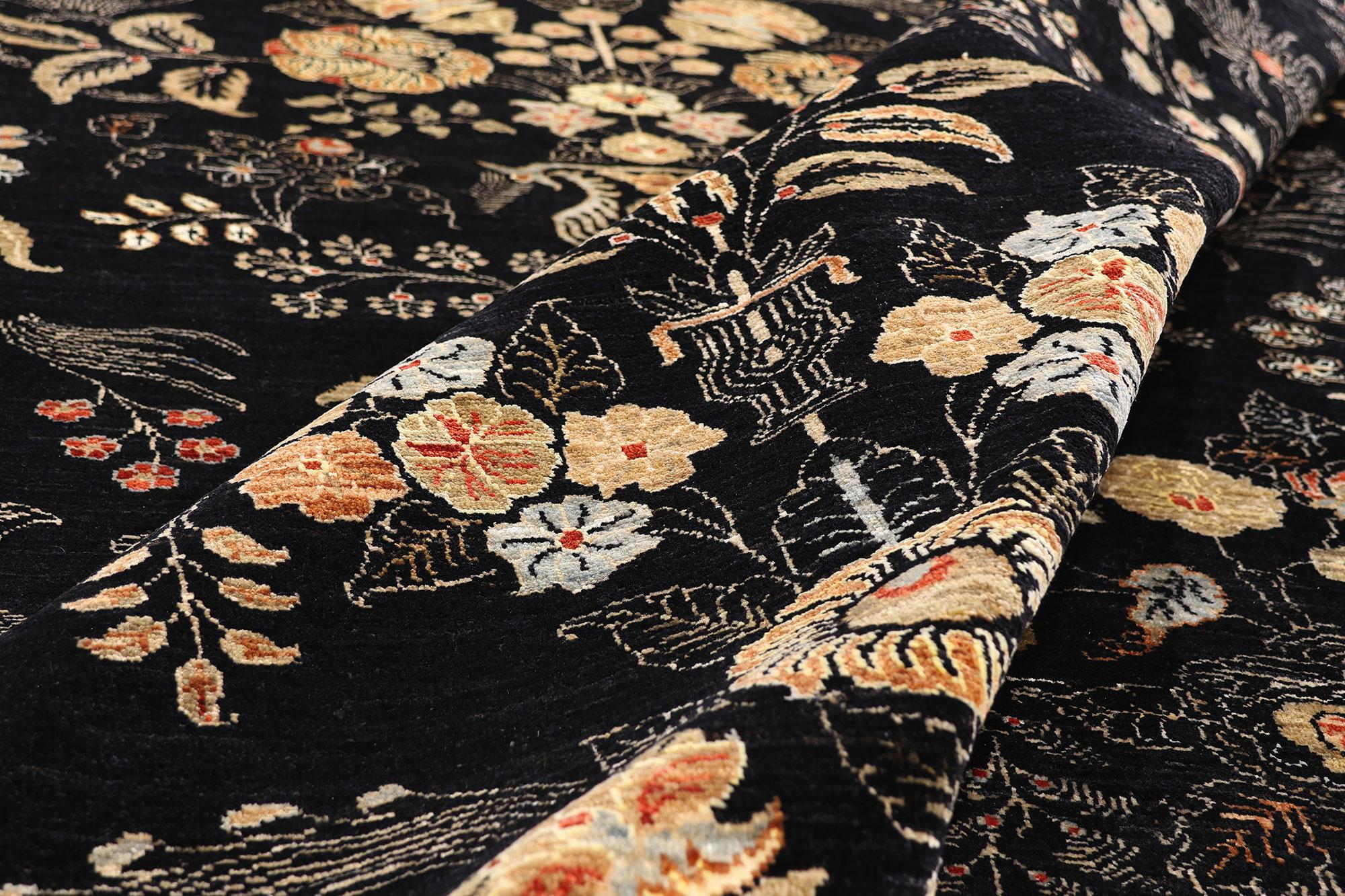 Der Mitternachtsgarten: Ein pakistanisches Vintage-Tabriz-Meisterwerk in Noir-Eleganz (Pakistanisch) im Angebot