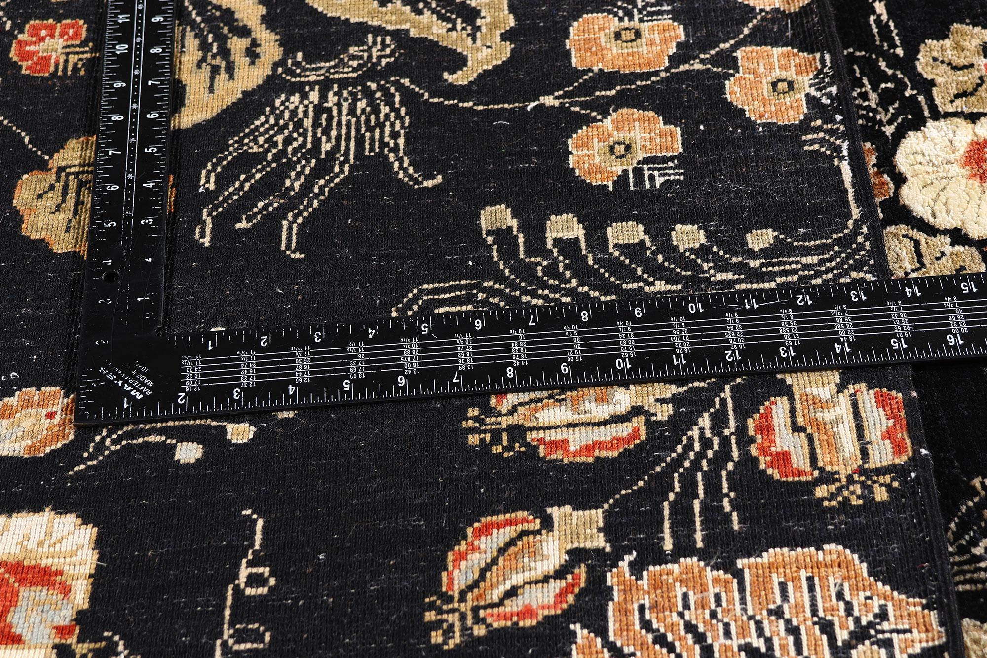 Der Mitternachtsgarten: Ein pakistanisches Vintage-Tabriz-Meisterwerk in Noir-Eleganz (Wolle) im Angebot