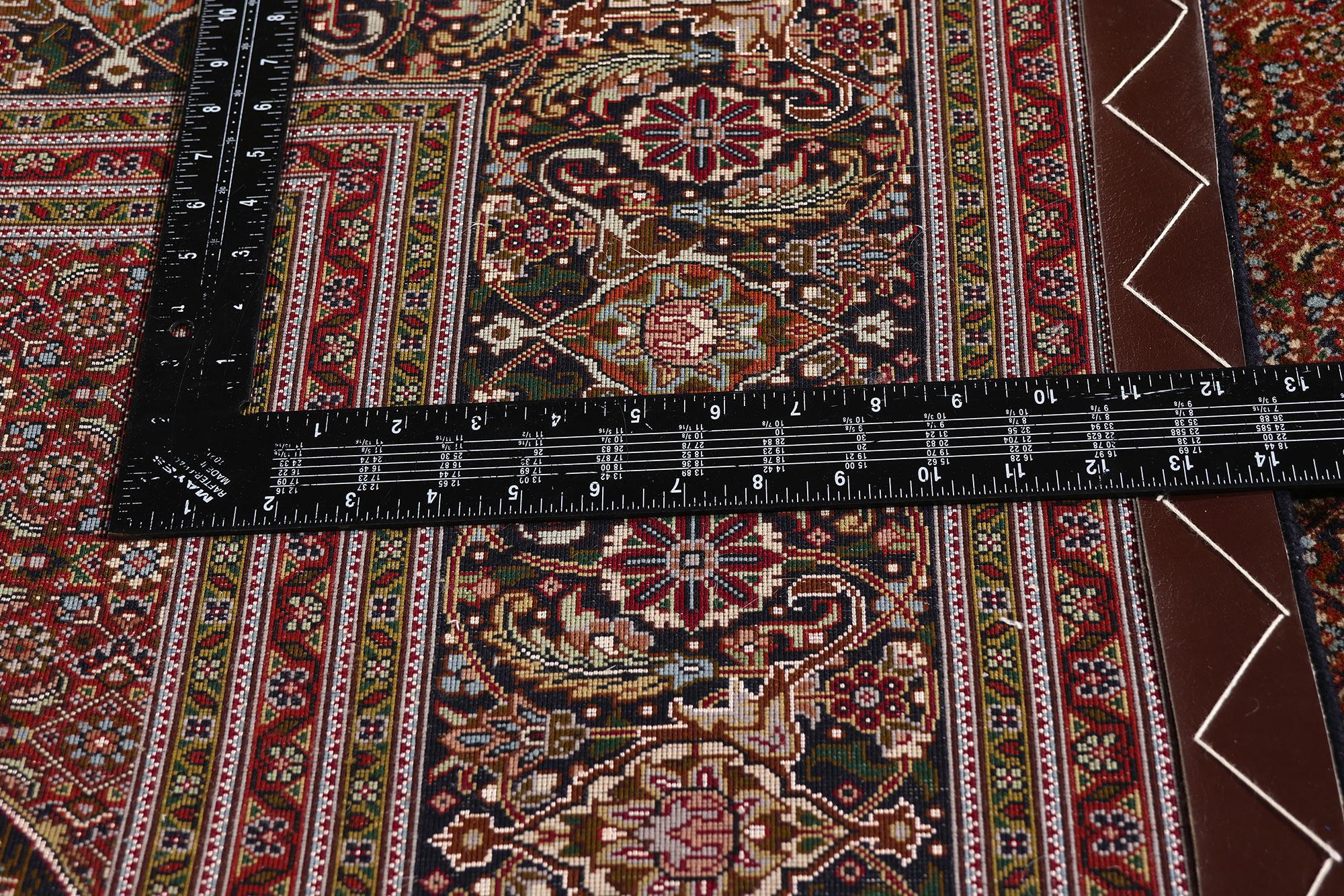 Der Mitternachtsgarten: Ein Vintage Persian Mahi Tabriz Meisterwerk im Zustand „Gut“ im Angebot in Dallas, TX