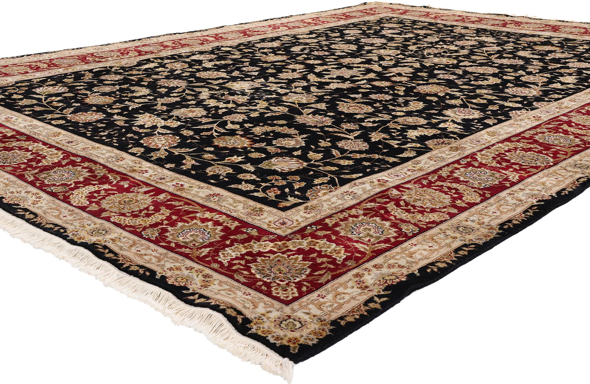 79323 Tappeto Tabriz cinese d'epoca, 08'07 x 11'06. Immergiti nella maestosità dell'artigianato d'altri tempi con questo tappeto Tabriz cinese d'epoca in lana annodato a mano, una maestosa espressione di lusso che richiama l'eleganza delle corti