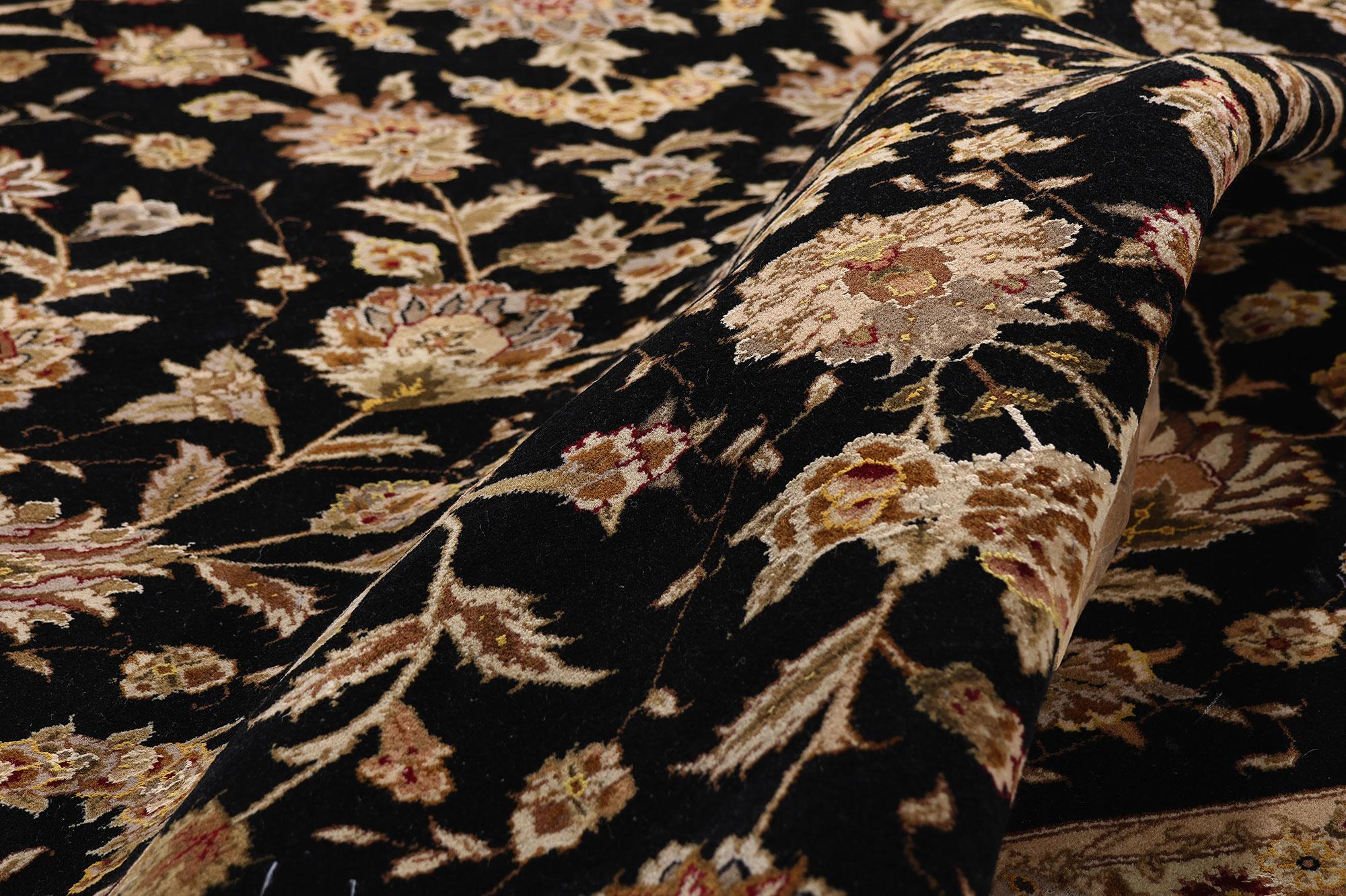 Annodato a mano Il giardino di mezzanotte: Tappeto cinese Tabriz d'epoca di grandeur floreale persiana in vendita