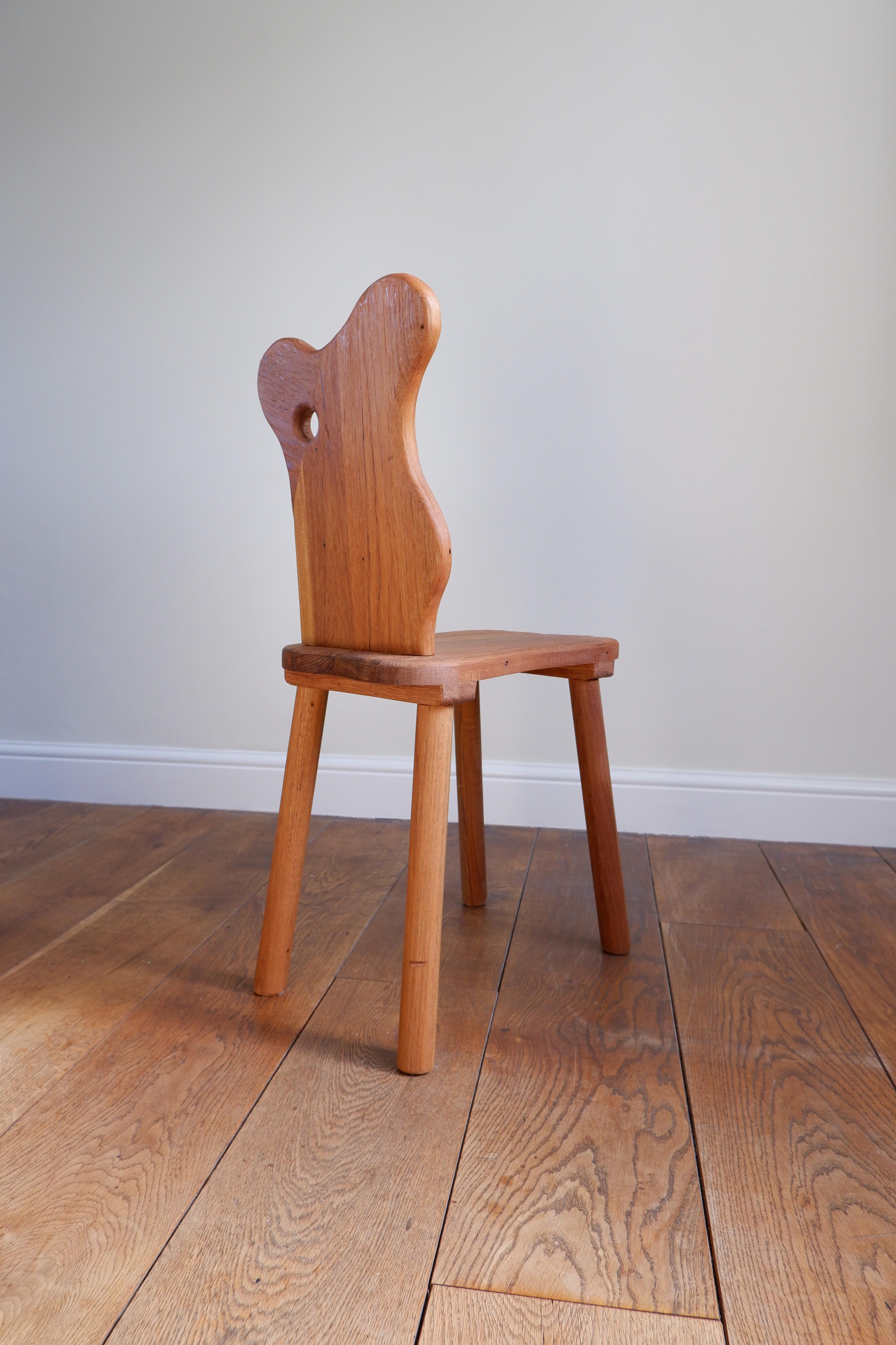 Sculpté Le tabouret dépoli de Josh Page Studio. Chaise d'appoint en bois de sapele en vente