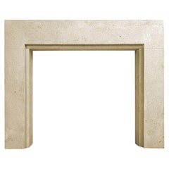 Le minimaliste : une cheminée moderne en pierre avec un cadre à gradins