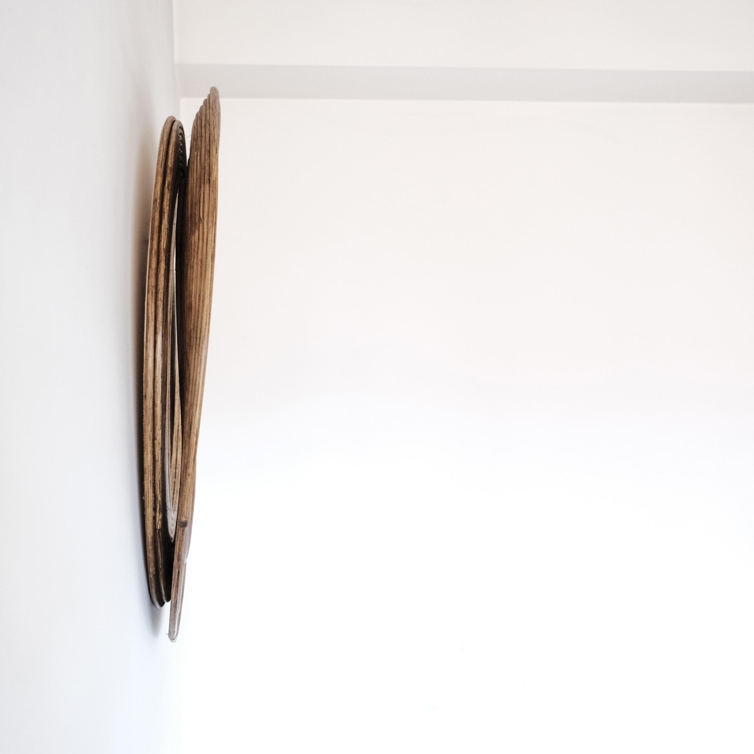 Mirror and Its Waves - Wanddekoration, braune Farbe, skulpturaler Spiegel  (21. Jahrhundert und zeitgenössisch) im Angebot