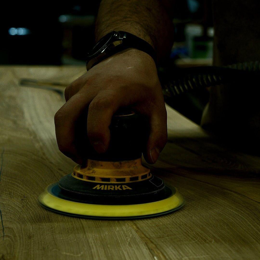 La moderna estantería de madera en acordeón de VulpeConcept en venta 2