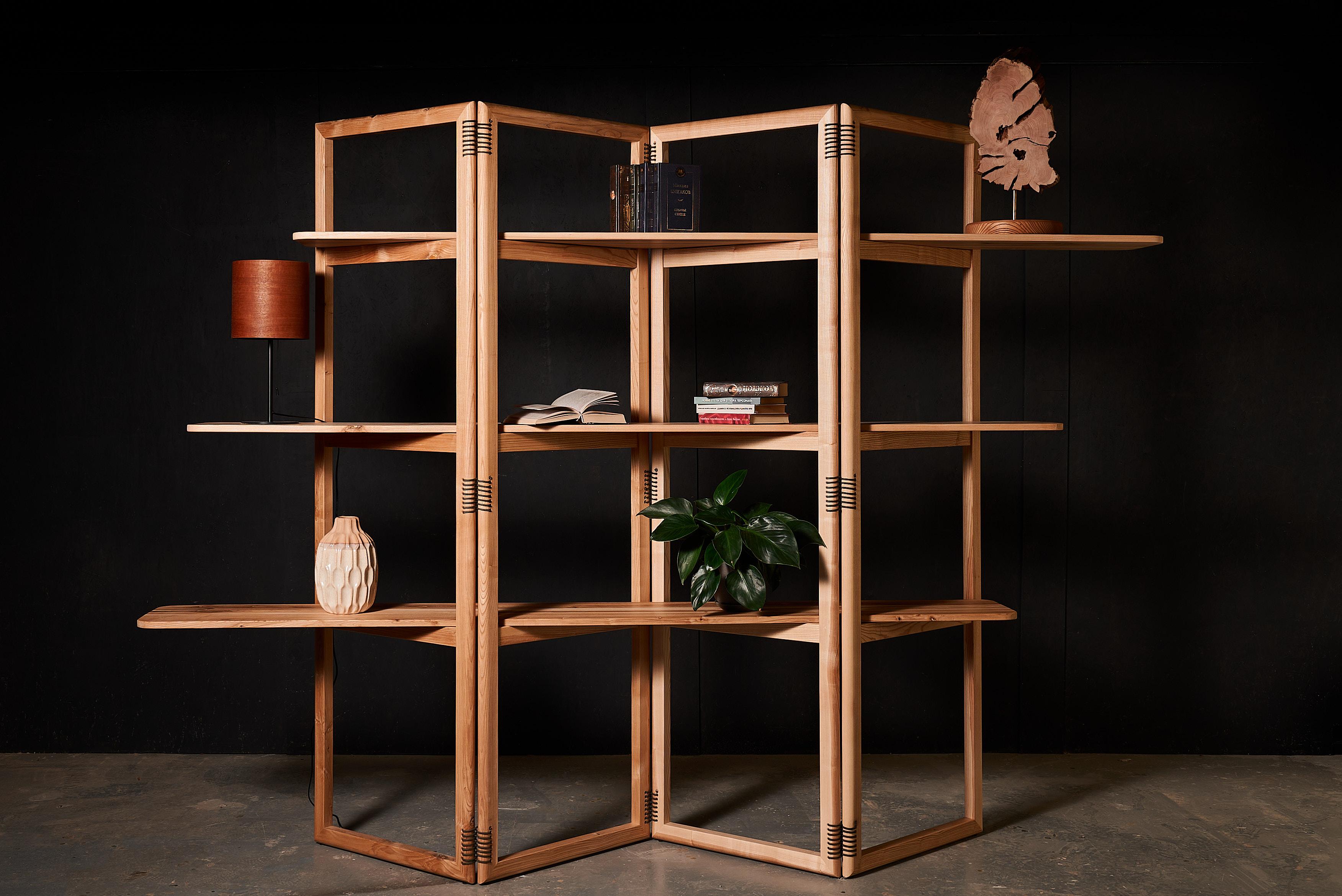 La moderna estantería de madera en acordeón de VulpeConcept.
Te presentamos una moderna estantería de madera de VulpeConcept, que combina funcionalidad y estética en una sola pieza. Esta singular estantería en forma de acordeón, fabricada con