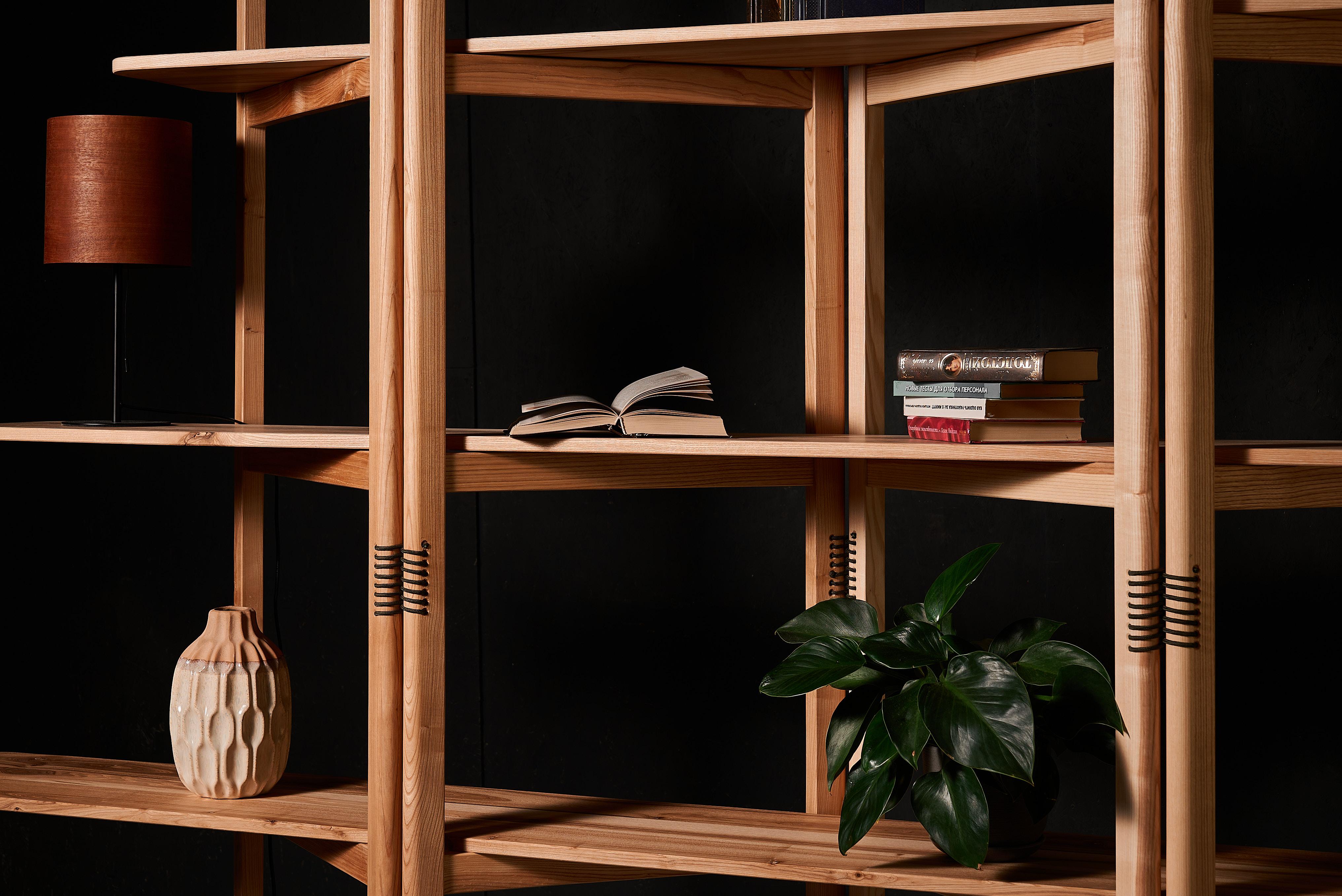La moderna estantería de madera en acordeón de VulpeConcept Hecho a mano en venta