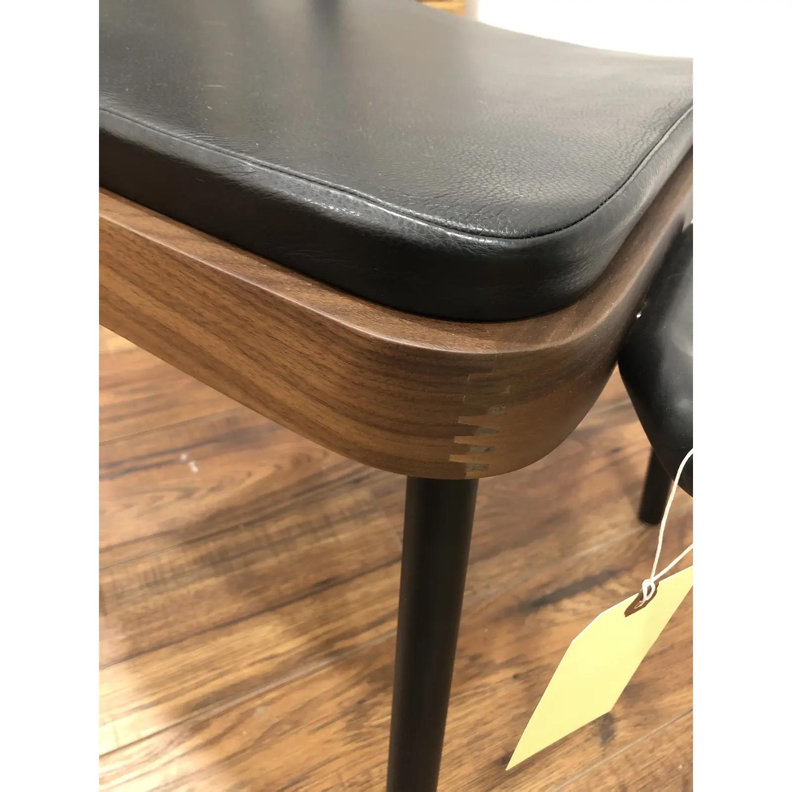 The Modern Leather Arm Chair (amerikanisch) im Angebot