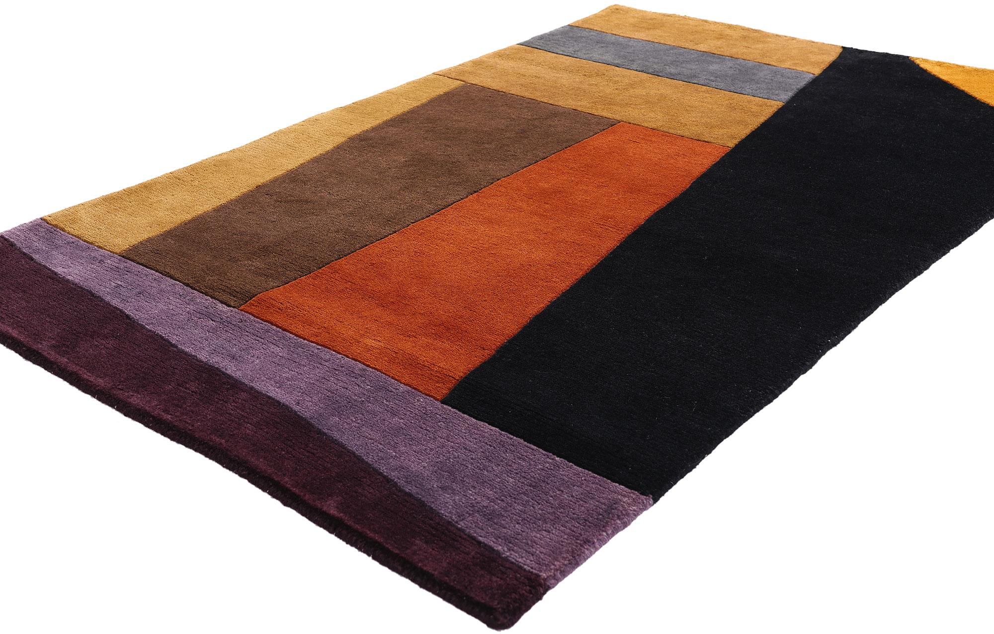 79327 Vintage Tibetan Bauhaus Design Teppich, 03'06 x 05'06. Treten Sie ein in die seltene Welt, in der handwerkliche Tradition auf avantgardistische Abstraktion trifft. Dieser alte tibetische Teppich, der in den Hochlandateliers von Nepal