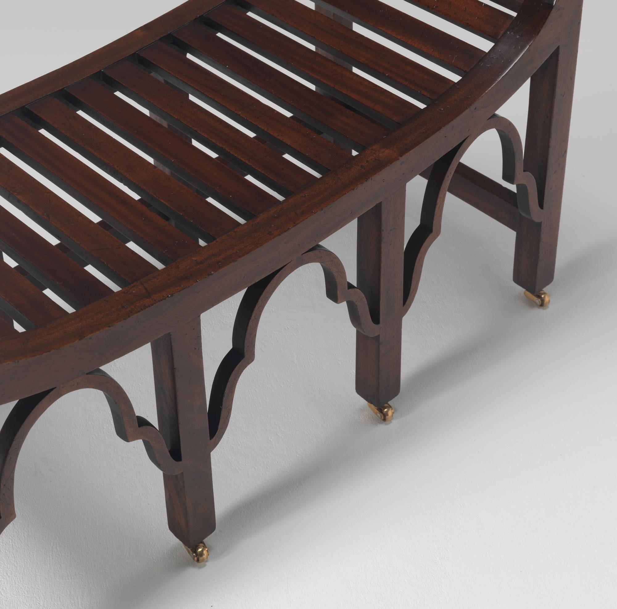 Der Moore House Hocker (Poliert) im Angebot