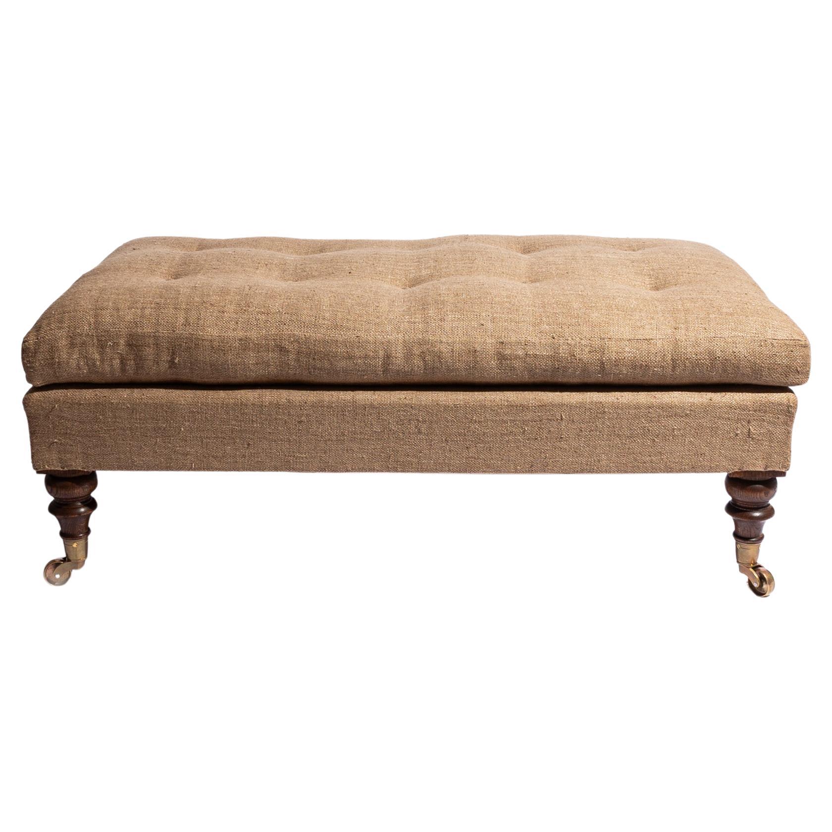Der Moreton-Fußhocker, ein maßgeschneiderter Fußhocker im Howard-Stil