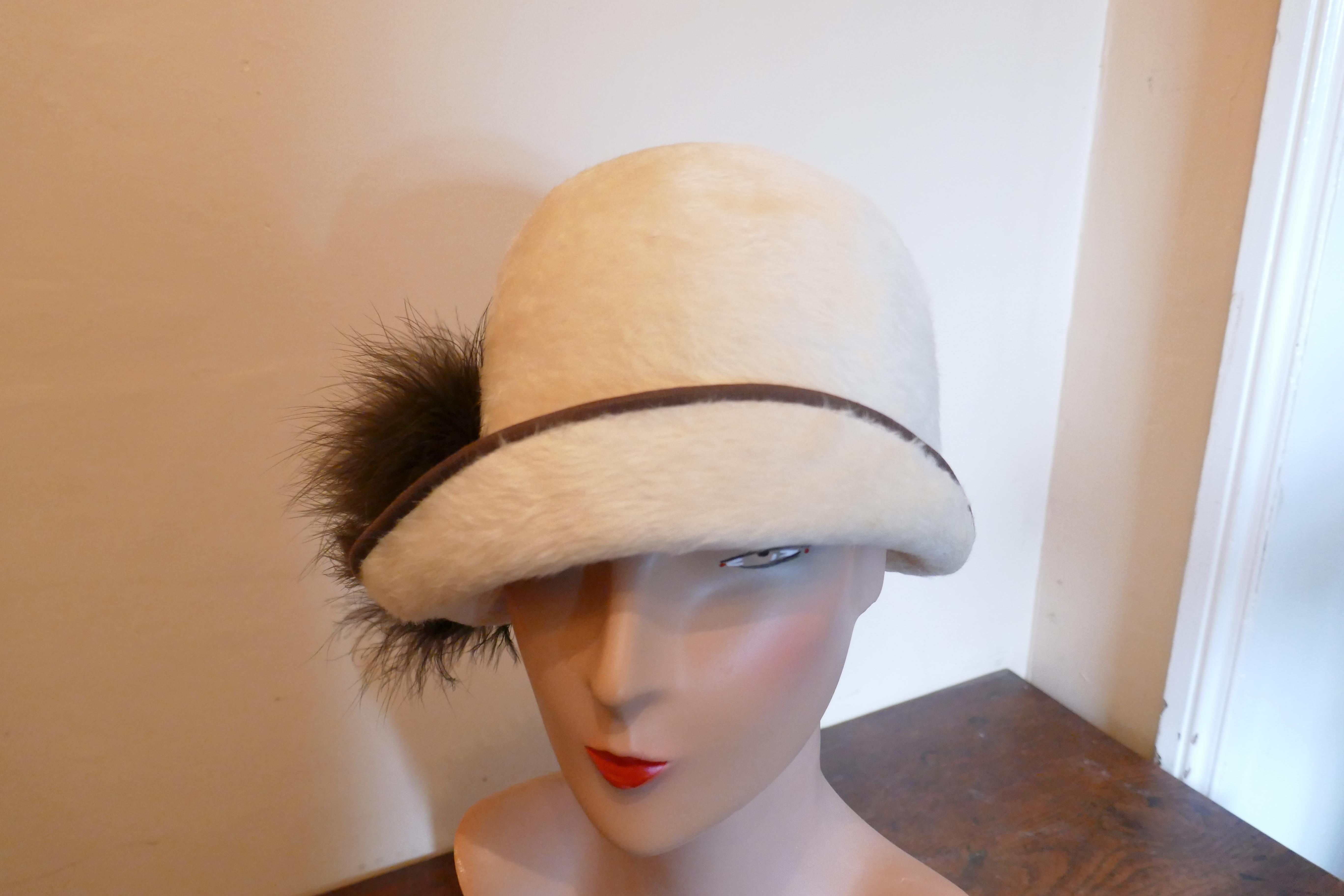The Most Beautiful 1920s Felt Fur Cloche Hat by Bermona In Good Condition In Chillerton, Isle of Wight