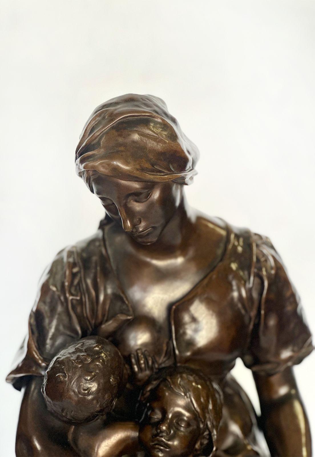 Français « La mère », sculpture en bronze de P. Dubois en vente