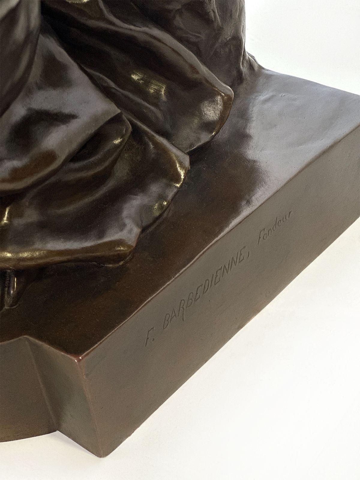 « La mère », sculpture en bronze de P. Dubois en vente 1