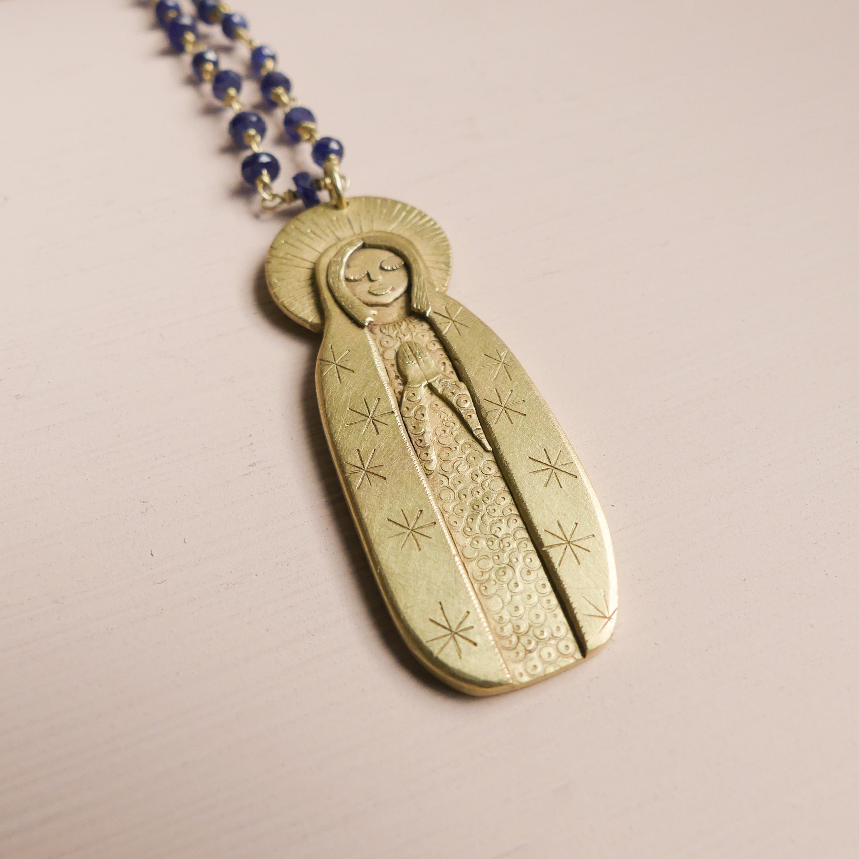 The Mother Mary Mala 18ct Fairmined Gold and Sapphire Beads In New Condition For Sale In London, GB