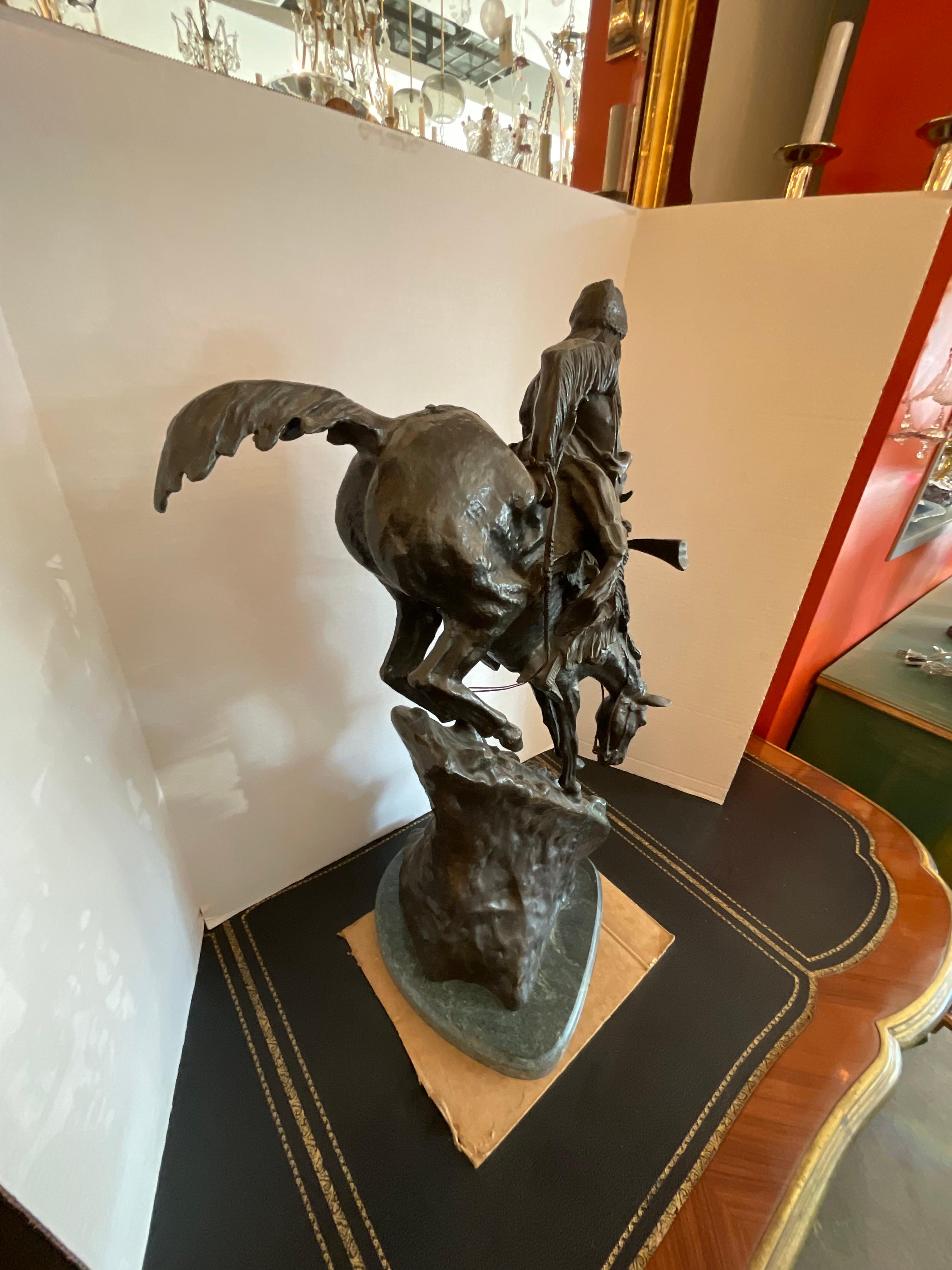 XX secolo L'uomo di montagna, scultura in bronzo di Feder Remington in vendita