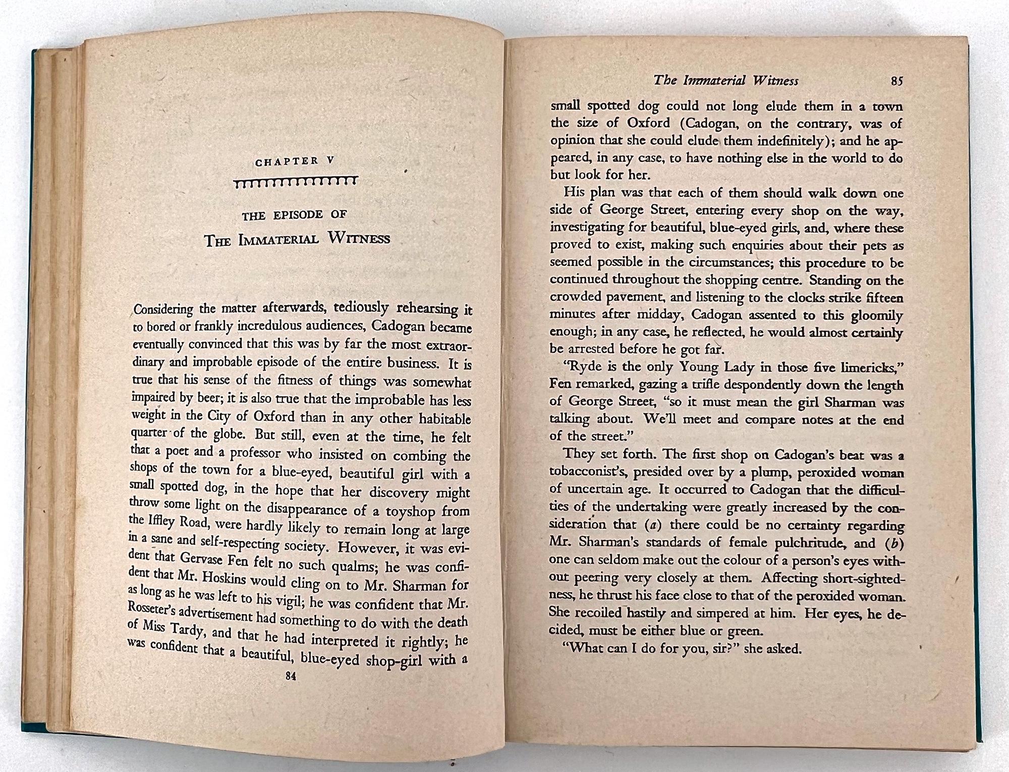 20ième siècle The Moving Toyshop par Edmund Crispin - Première édition américaine en vente