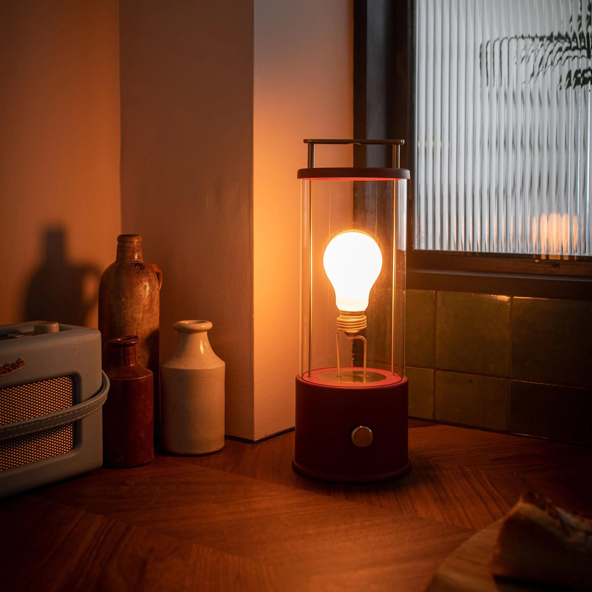 Metallo Lampada portatile 'The Muse' in rosa gesso di Farrow & Ball per Tala in vendita