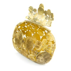 Die „Mushroom Clutch“ aus bronzefarbener, mit 22-karätigem Gold beschichteter Bronze von SOPHIE SIMONE DESIGNS