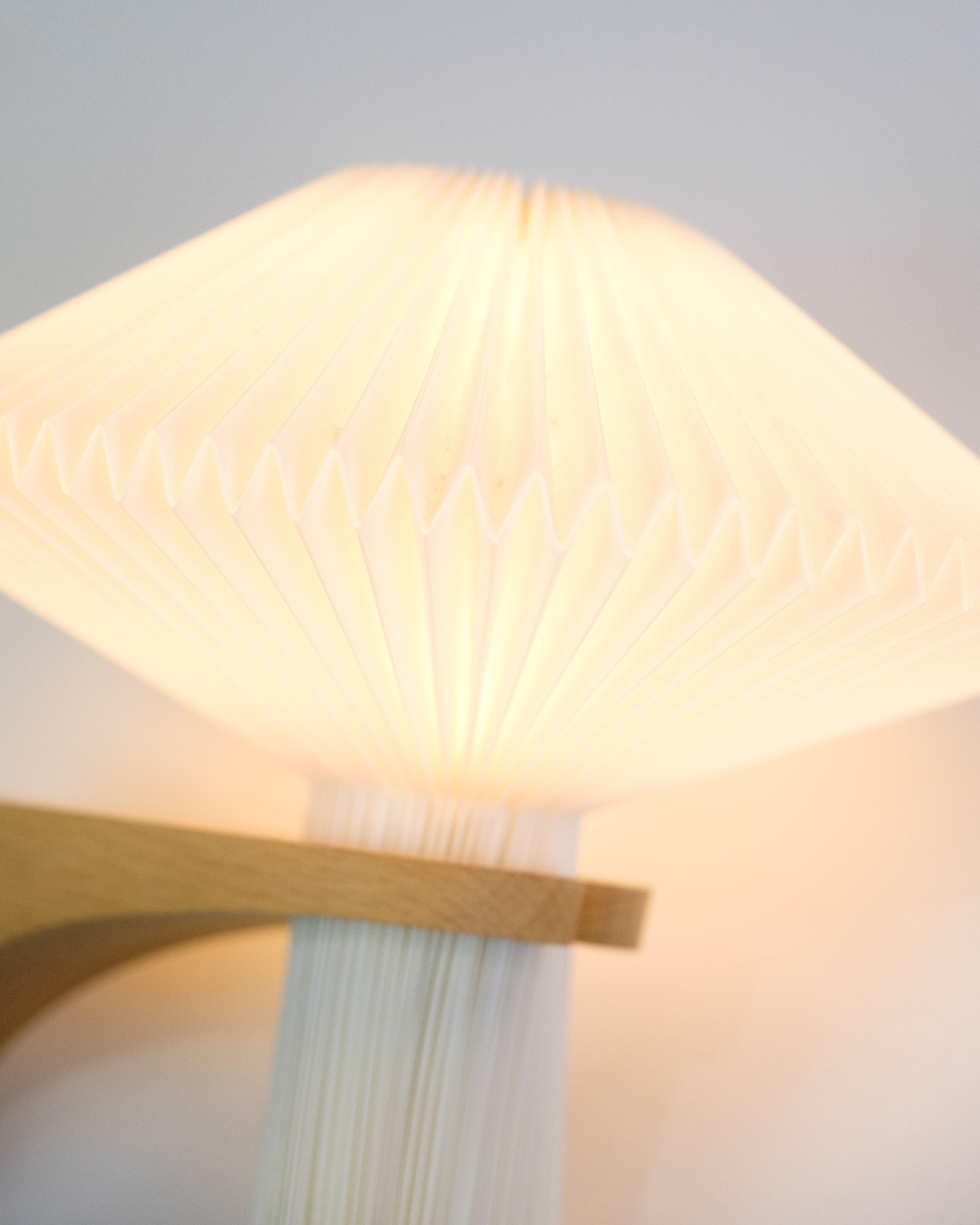 The Mushroom Modell 204 aus Eiche Light von Vilhlem Wohlert für Le Klint (Moderne der Mitte des Jahrhunderts) im Angebot