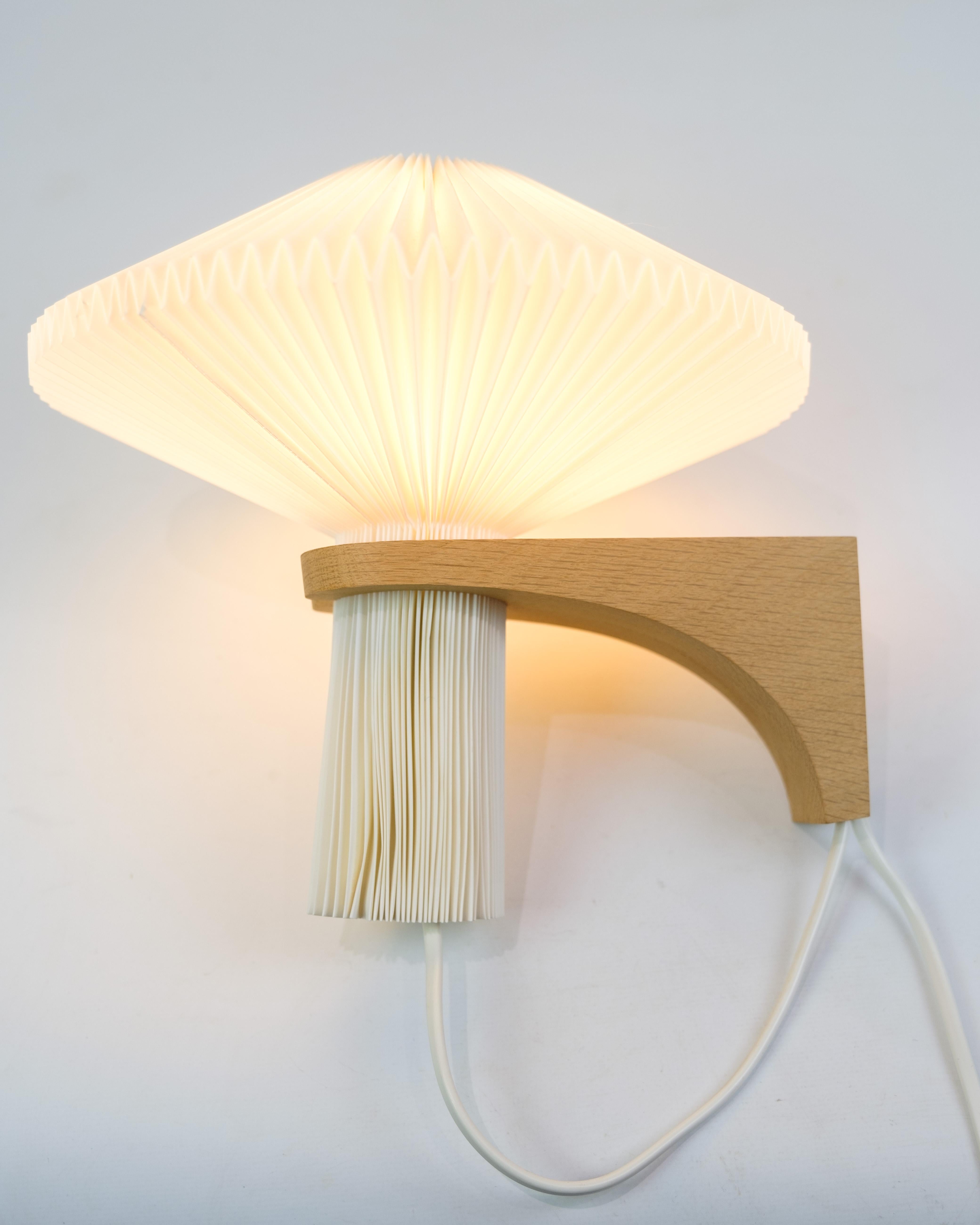The Mushroom Modell 204 aus Eiche Light von Vilhlem Wohlert für Le Klint (Mitte des 20. Jahrhunderts) im Angebot