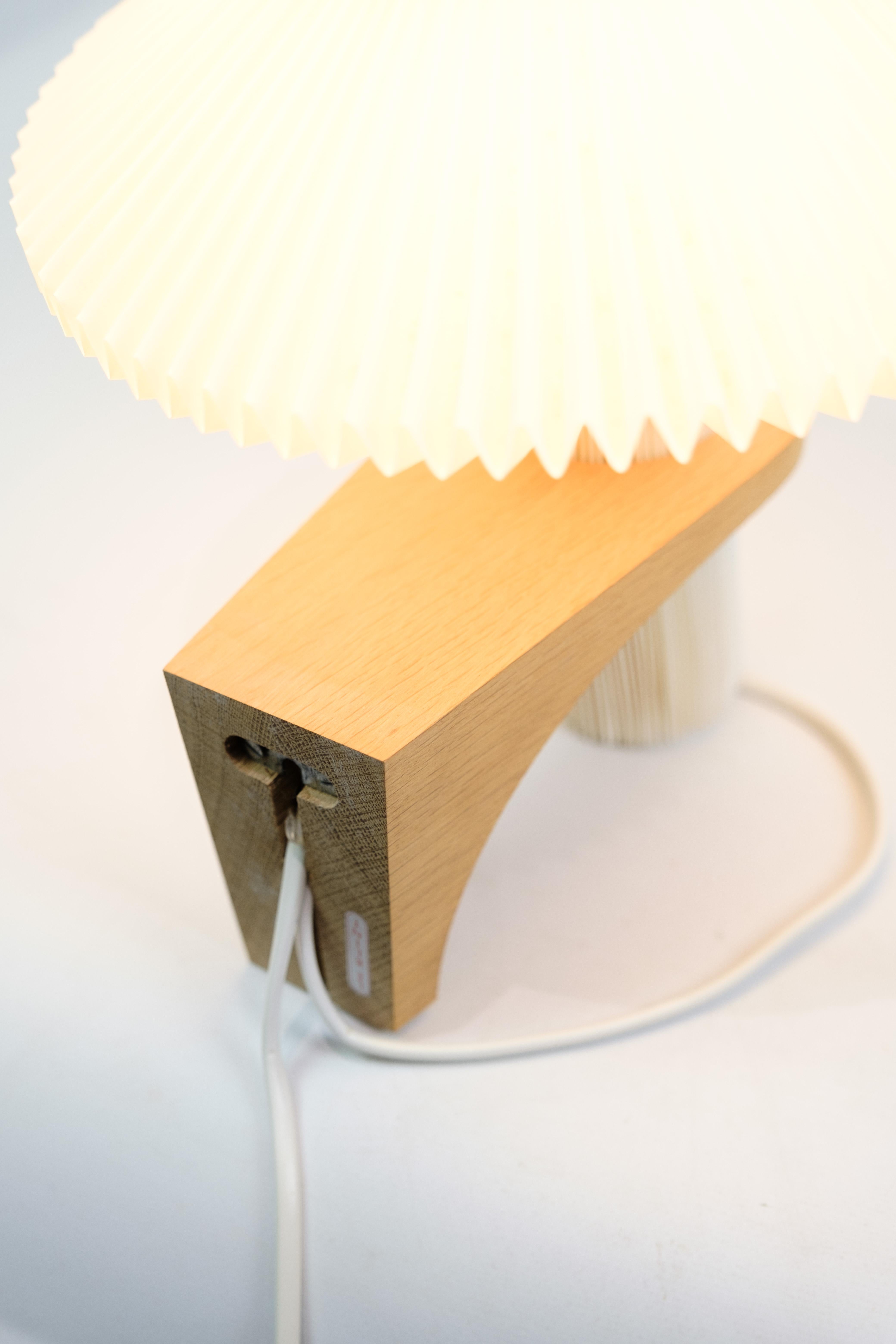 The Mushroom Modell 204 aus Eiche Light von Vilhlem Wohlert für Le Klint im Angebot 1