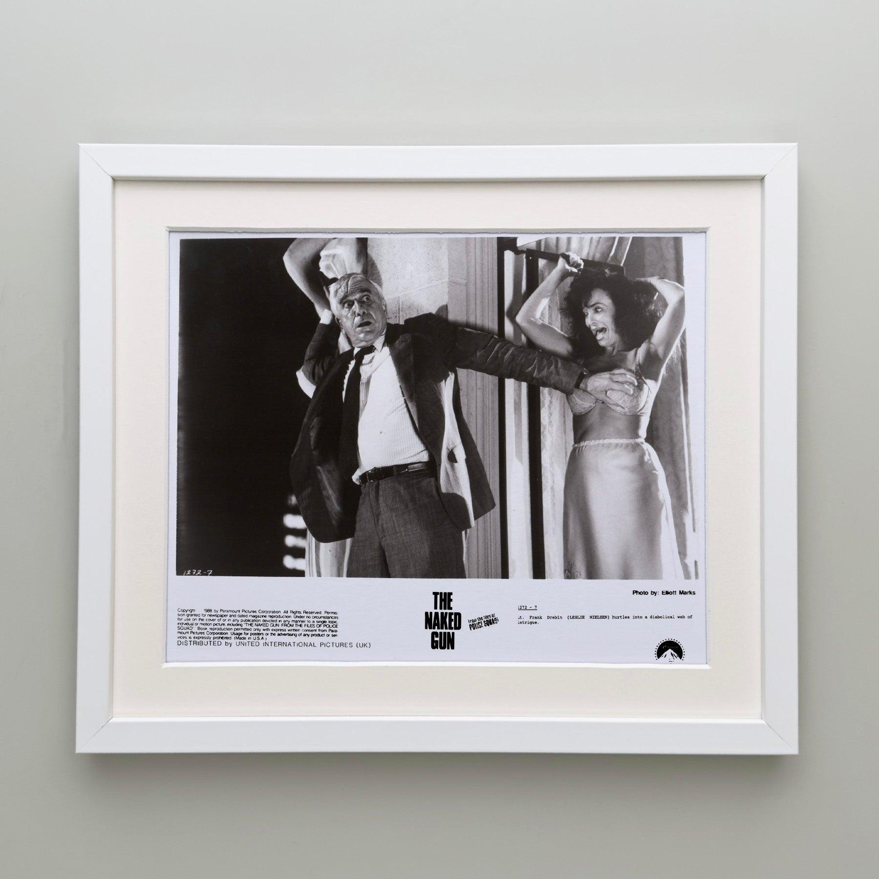 The Naked Gun 1988 Publicity Film Movie Press Still Framed Excellent état - En vente à Bath, Somerset