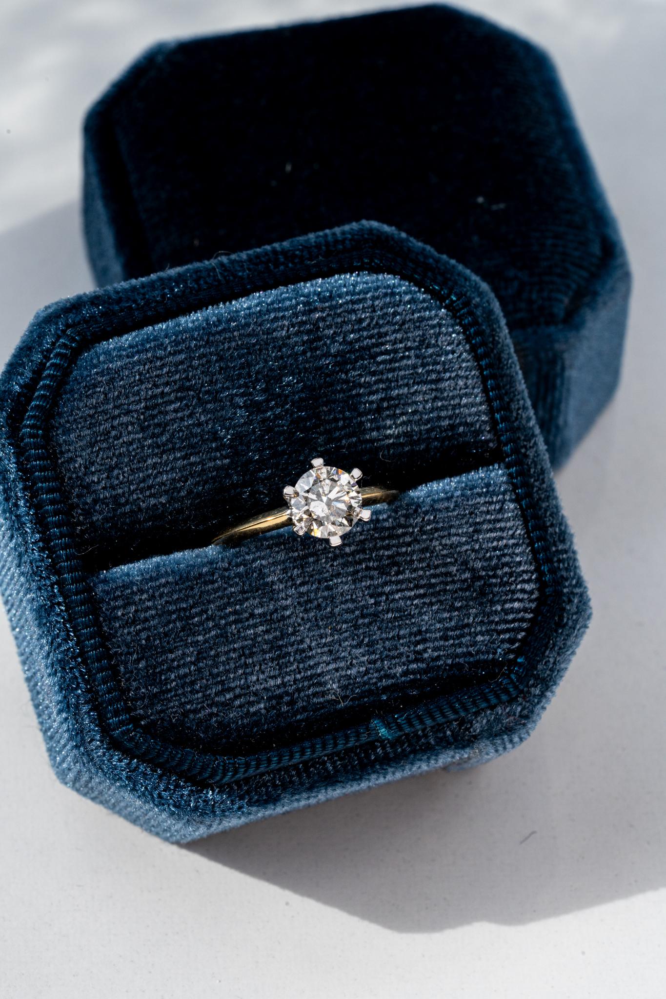 Im Angebot: Der Nara Solitär-Diamant-Verlobungsring () 2