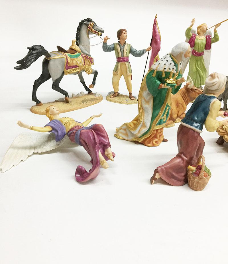 The Nativity, 1989, The Franklin Mint, biscuit porcelain

18-piece biscuit porcelain from Franklin Mint, Gianni Benvenuti
Balthasar is not in the entire group on the photo, but is present, see all photos

The angel with bells is also present,