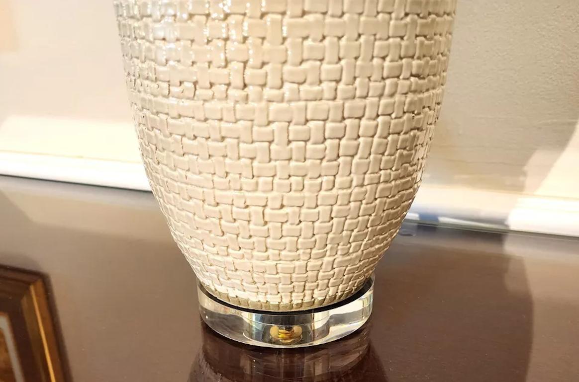 XXIe siècle et contemporain Lampe de table Blanche en céramique et Lucite en vente