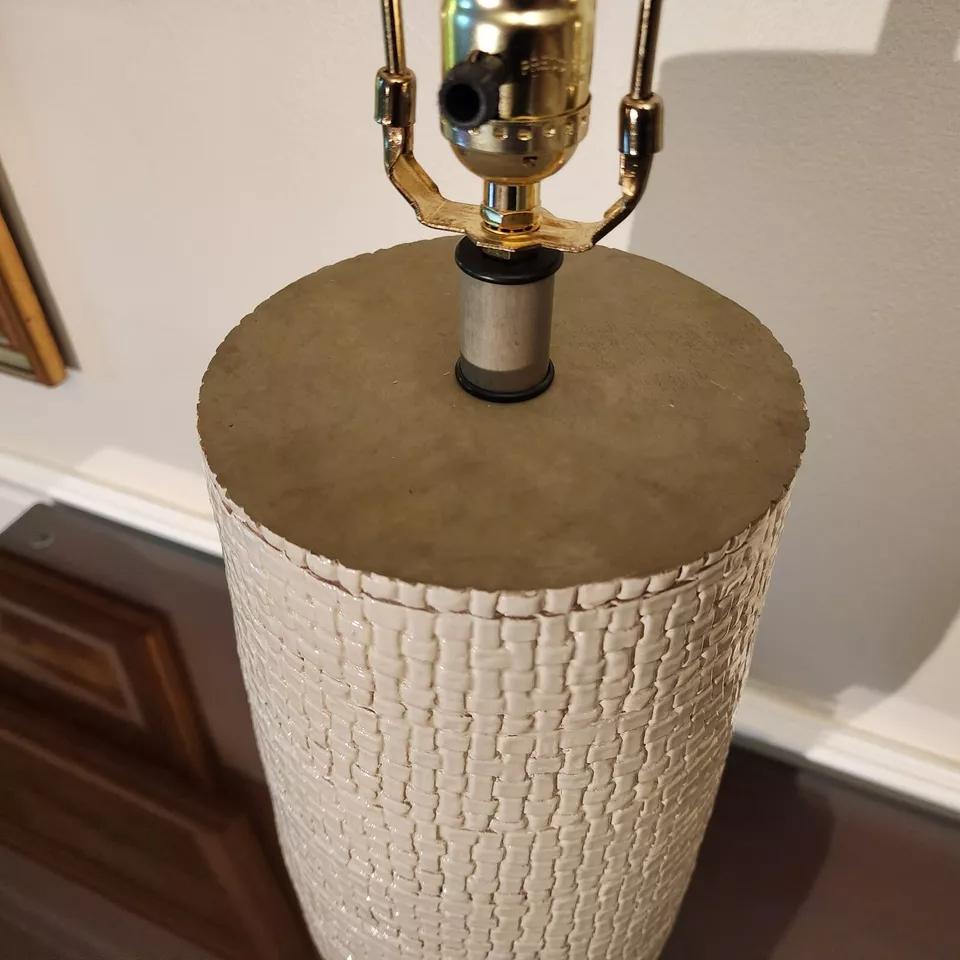 Lampe de table Blanche en céramique et Lucite en vente 2