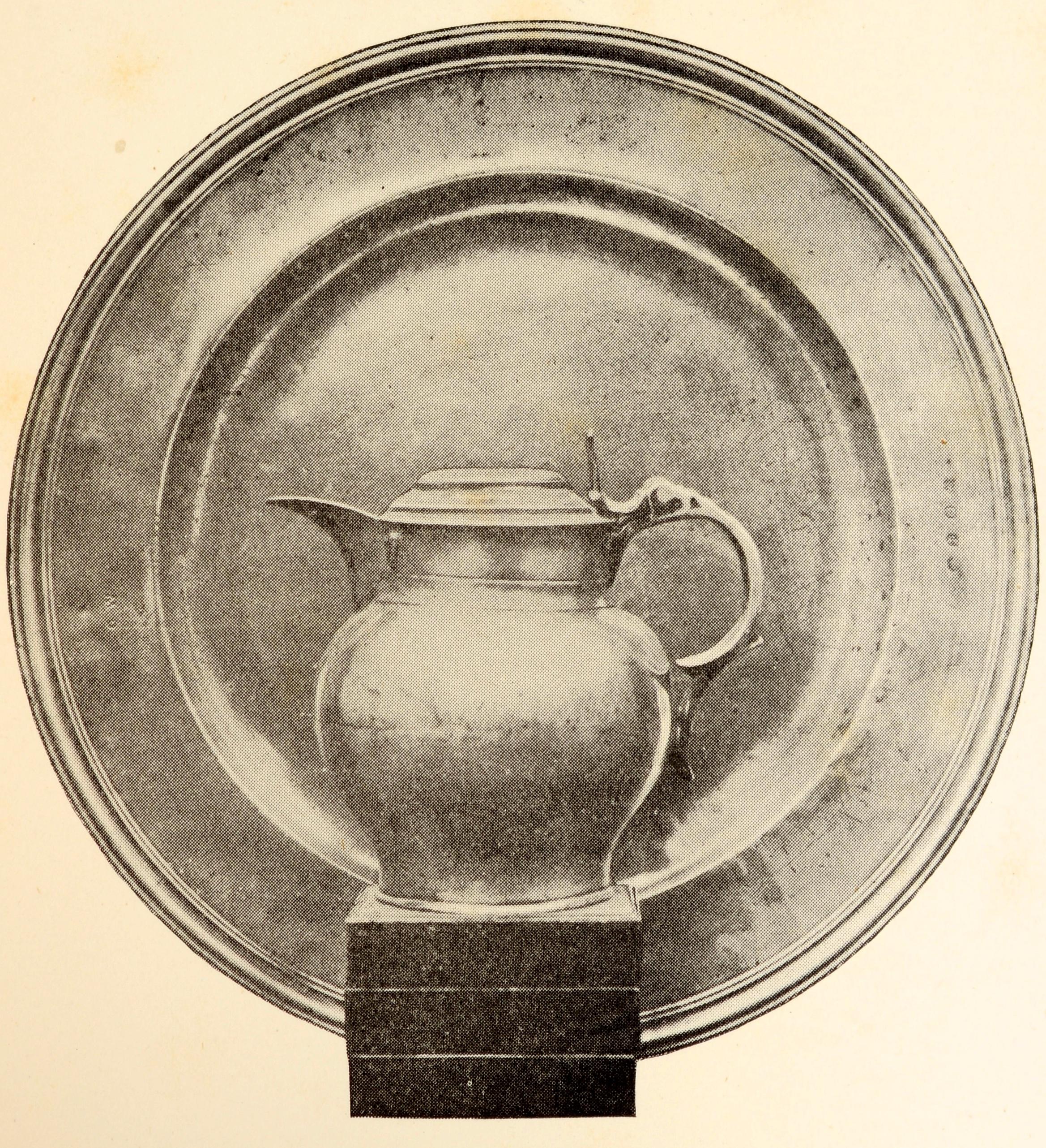 Papier The New Pewter Marks and Old Pewter Ware (Les nouvelles marques d'étain et les anciennes articles en étain) de Major C.A. Markham, 2e édition 1928 en vente