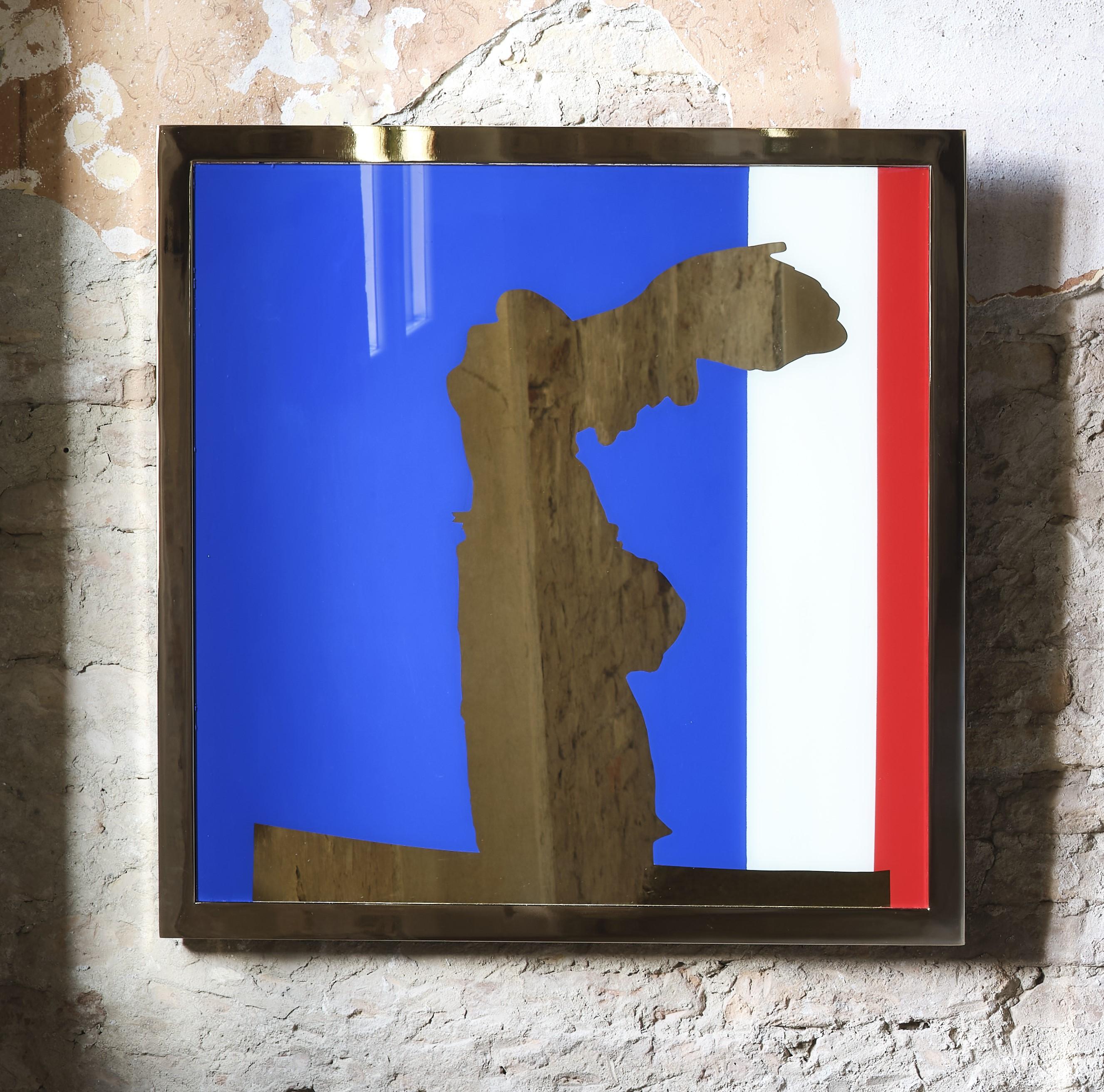 The Nike Of Samothrace, Icon Wall Decoration by Davide Medri
Dimensions: D 10 x W 88 x H 88 cm.
Materials: Golden mirror, metal structure.

Davide Medri was born in Cesena on August 7th 1967 and graduated at the Academy of Fine Arts in Ravenna, the