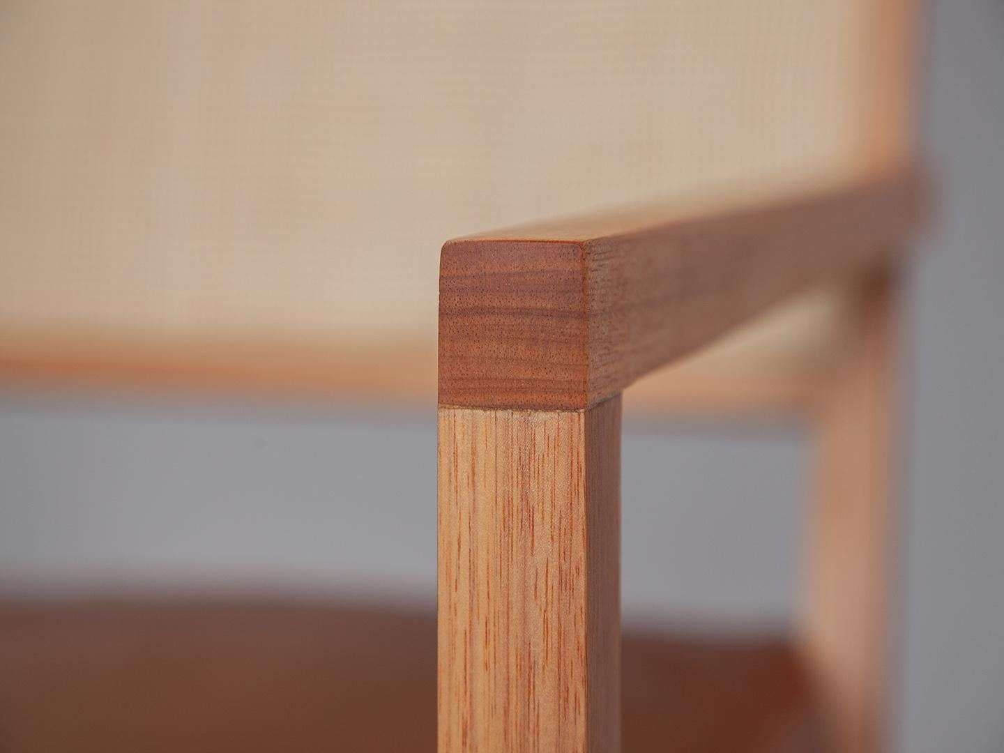 Pelle La poltrona Nº2. Prodotto in Solido Jequitibá Design/One di Amilcar Oliveira in vendita