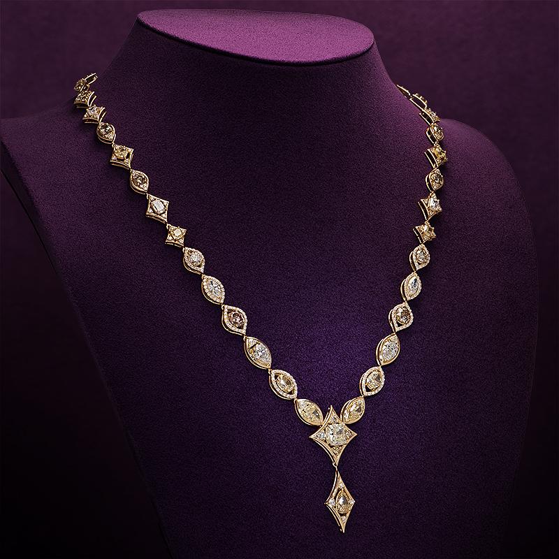 Collana con diamanti multicolore a forma di fantasia The North Star 26,59 carati In condizioni Nuovo in vendita a Montréal, CA