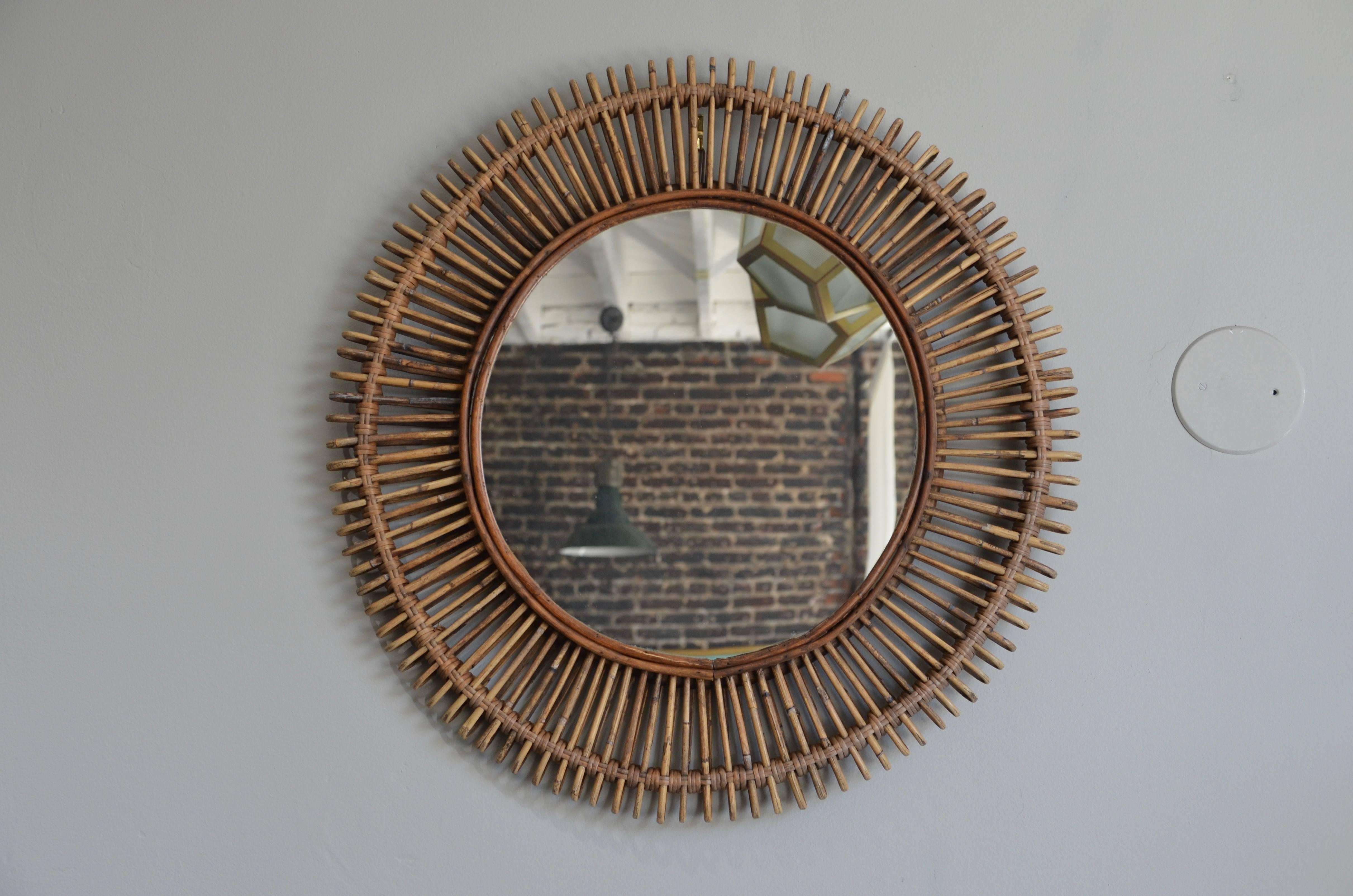 Single 'Oculus' round rattan mirror by Design Frères.

Diameter of the inner mirror panel is 17.5