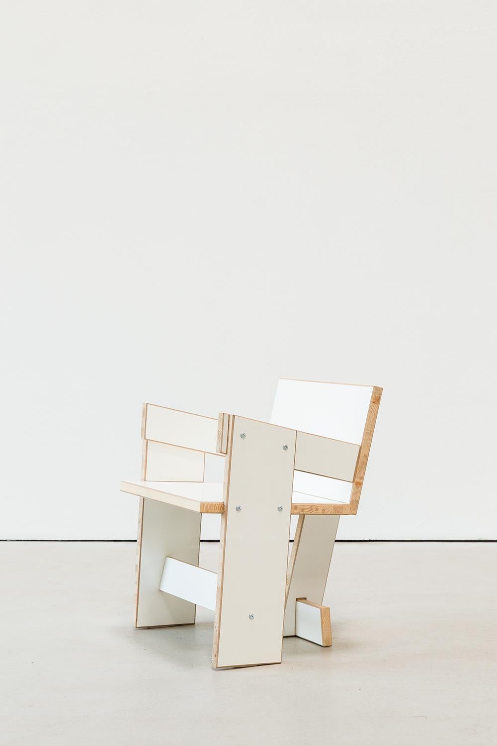 XXIe siècle et contemporain The Offset Chair - Contemporary Wood and Plywood Design by Kevin K. en vente