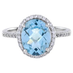 Bague de fiançailles classique en or blanc 18 carats avec topaze bleue ovale et diamants