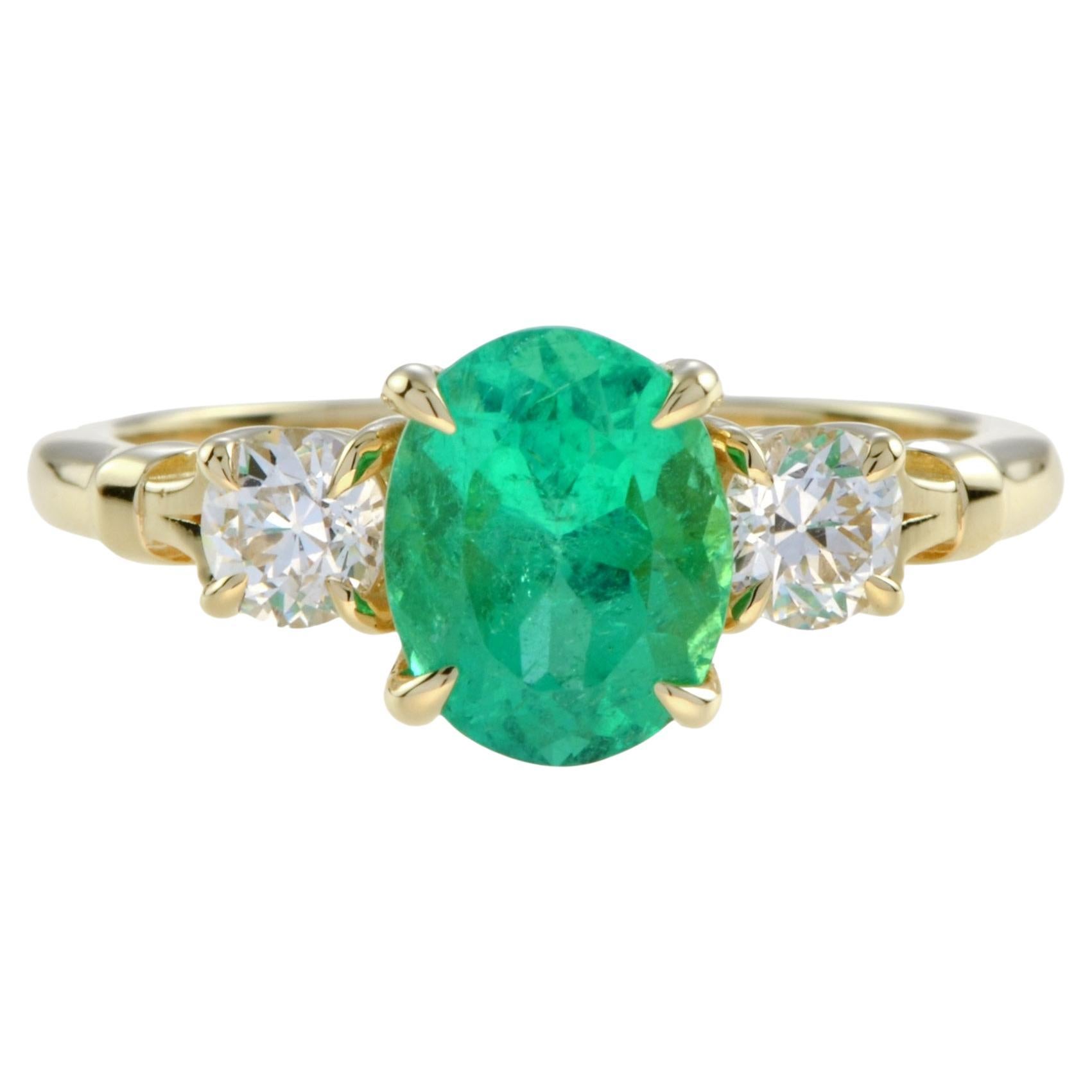 Oval Cut Colombian Emerald and Diamond Engagement Ring in 18K Yellow Gold For Sale 2