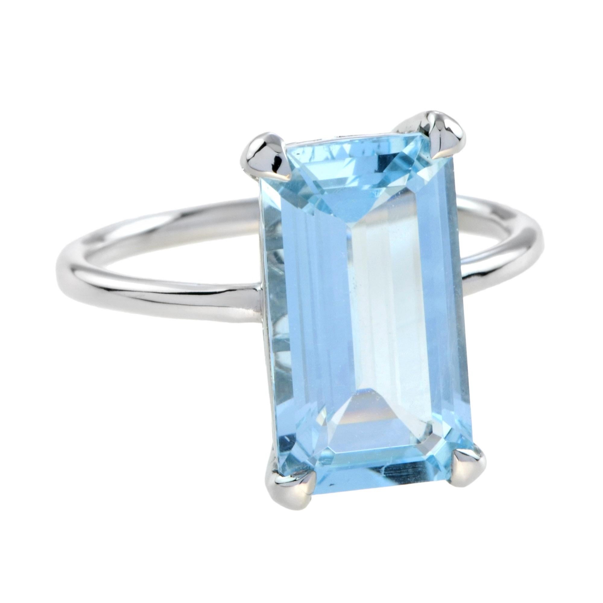 Sky blue sparkle and a modern 9k white gold setting make this sky blue topaz modern solitaire ring a striking pick. An emerald cut 5.5 carats sky blue topaz is the star of this piece and it’s held by four prongs. A simple and shining band crafted