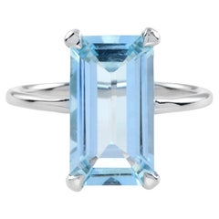 Anello di fidanzamento solitario in oro bianco 9K con taglio smeraldo e topazio blu cielo